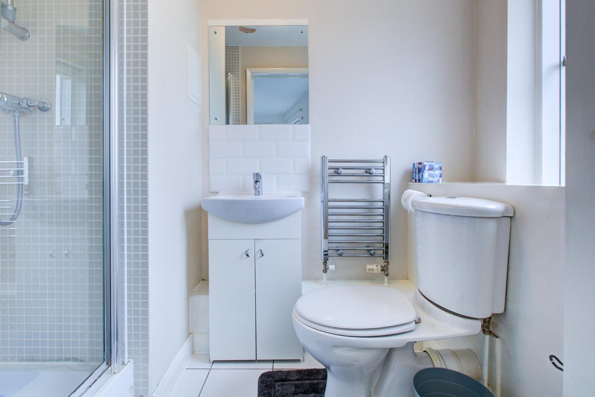 2 Bedroom Flat Near Westfield, Hospital, Stadium & Uni * Londra