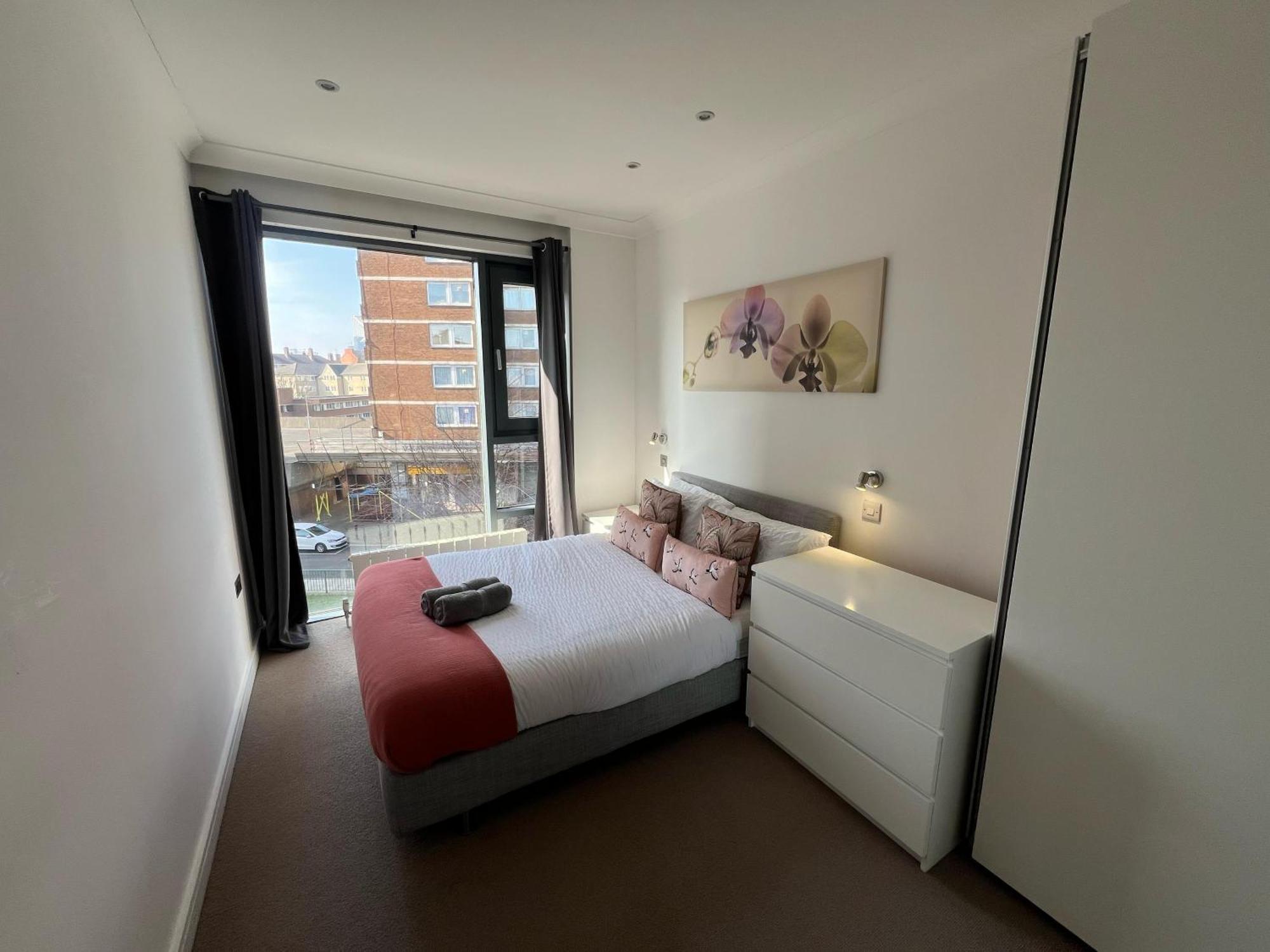 Apartment Sleek 3-bedroom Flat With Lift & Wi-fi In Southwark, Borough Near The Shard London