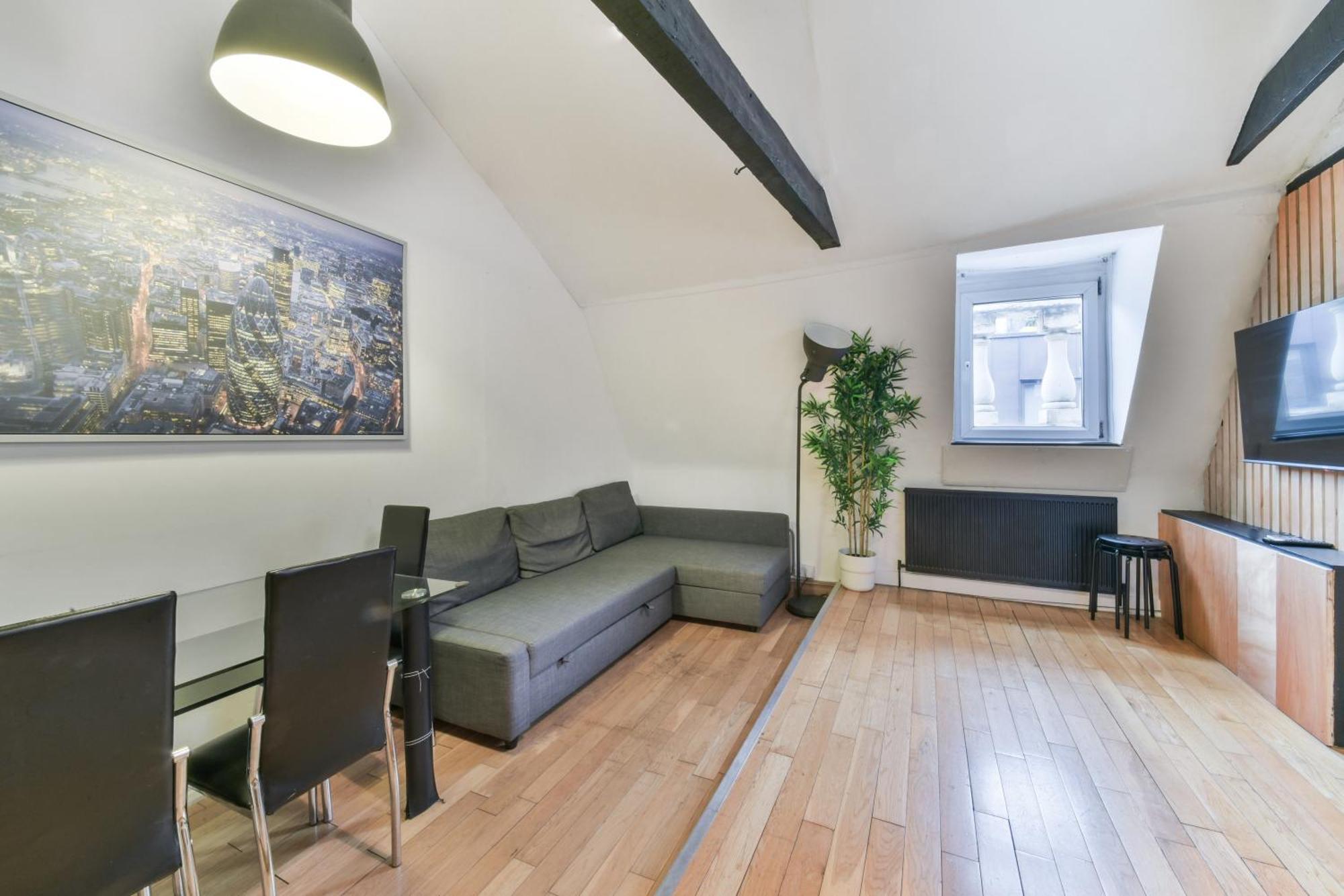 Hatton Gardens - 2 Bedroom Family Londen