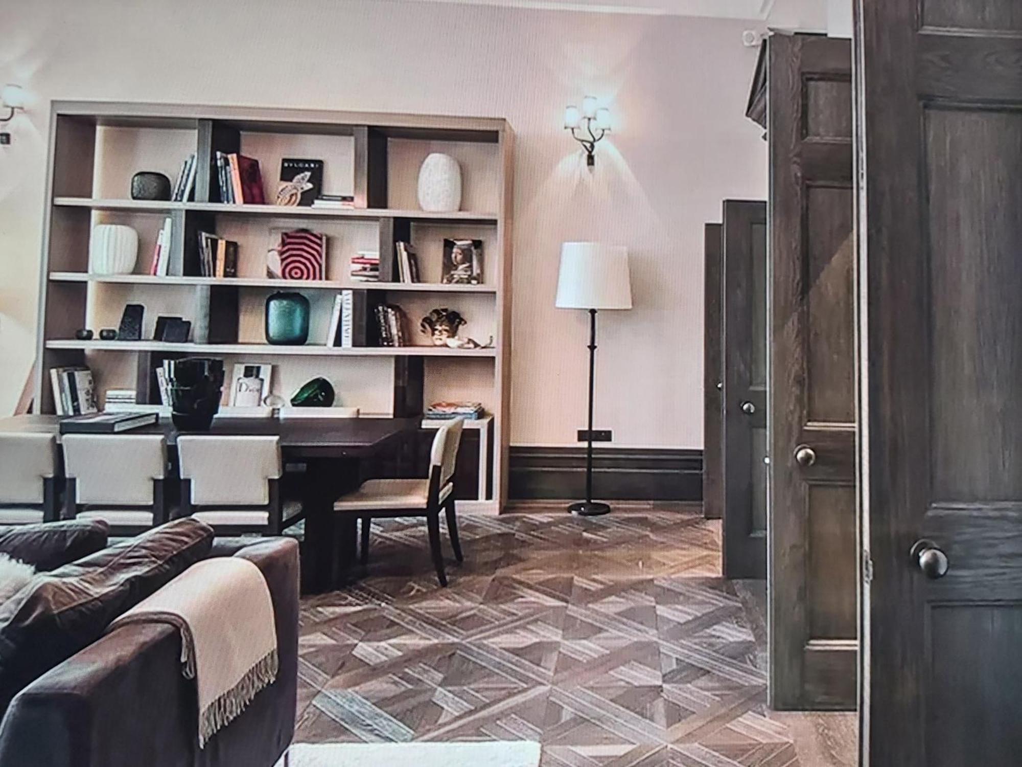 Modern With An Enviable Address Apartment *
