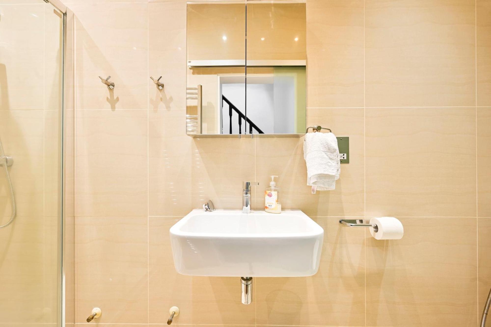 Lägenhet Lovely 4 Bedrooms Entire House In Hammersmith *