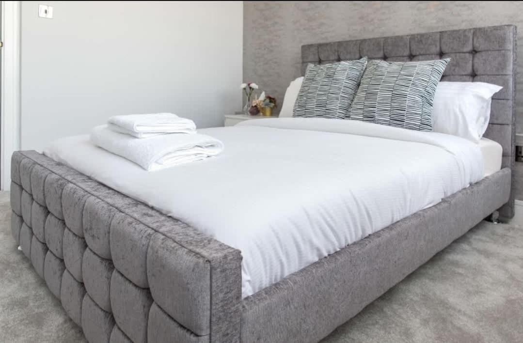 Incredible 3br Battersea Flat & Spectacular View Apartment *