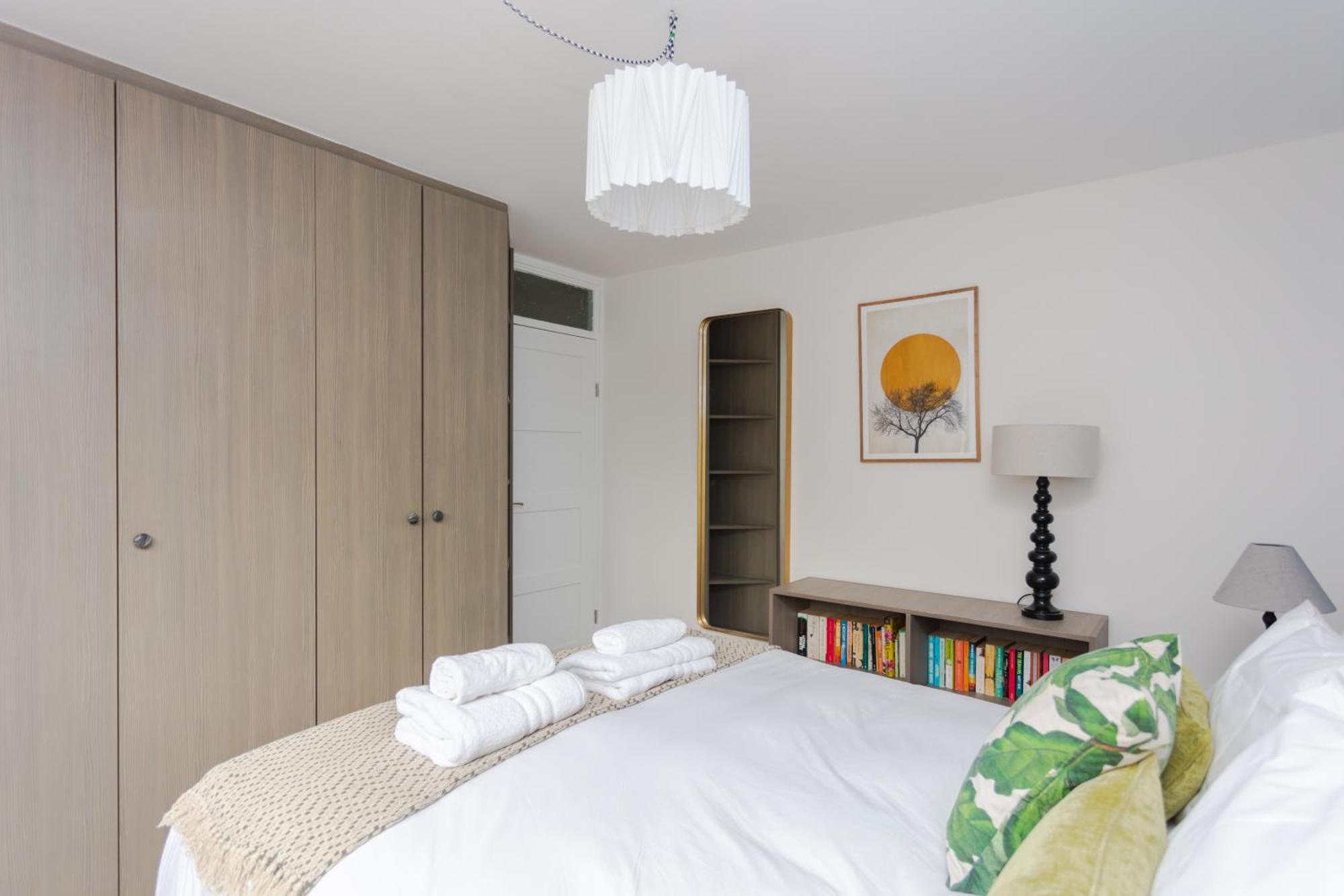 Spacious 3 Bedroom In Old Street Lägenhet