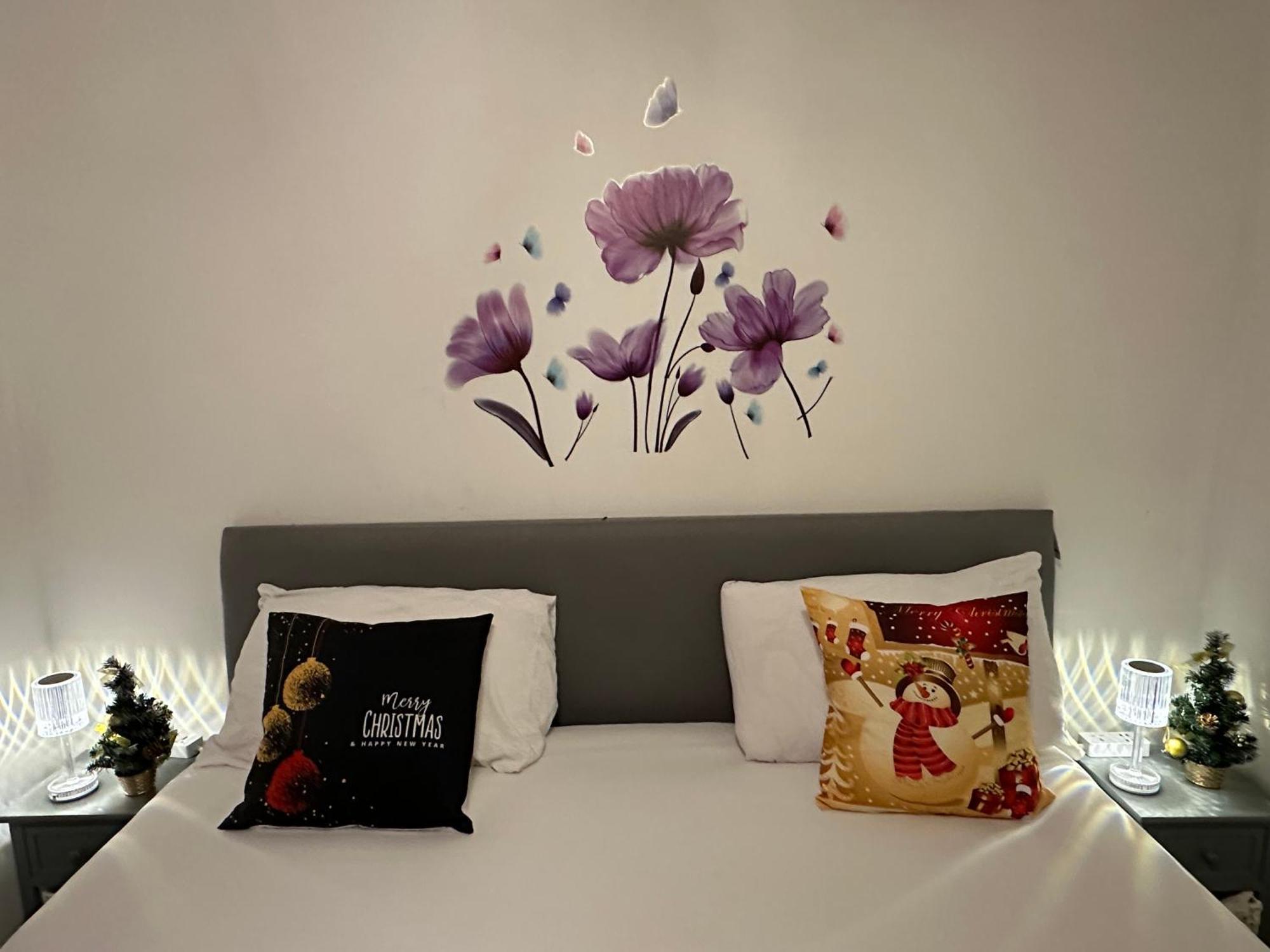 2 Bed 2 Bath - Free Parking - 3min Walk To The Train Station - 19min To Liverpool Street 5min To Victoria Line 1gb Broadband Super Fast Internet Ground Floor 100s Of Shops Restaurants Bakeries 24-hour Asda Superst * London