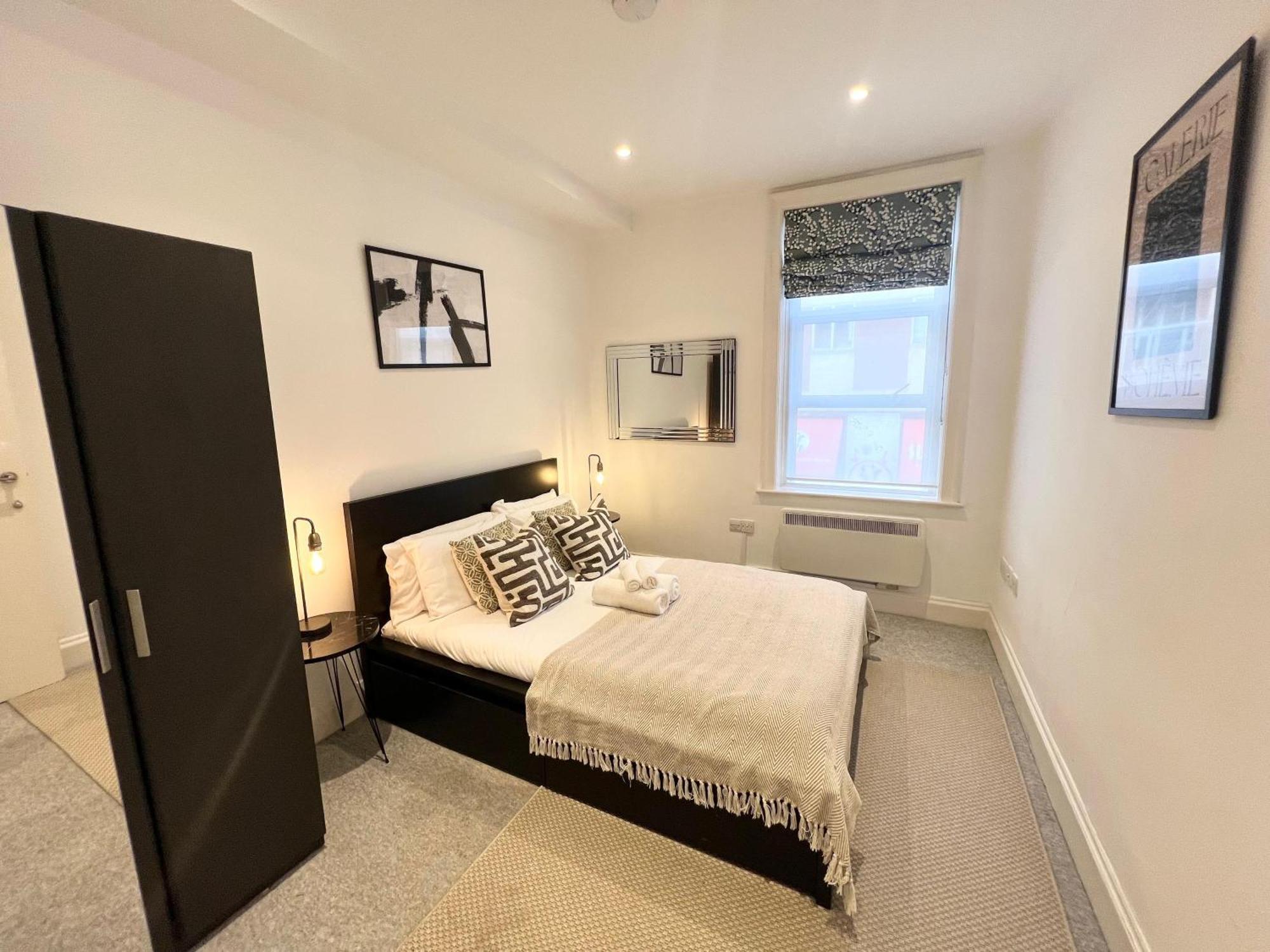 Stylish Flat Steps From Oxford Street! Apartment