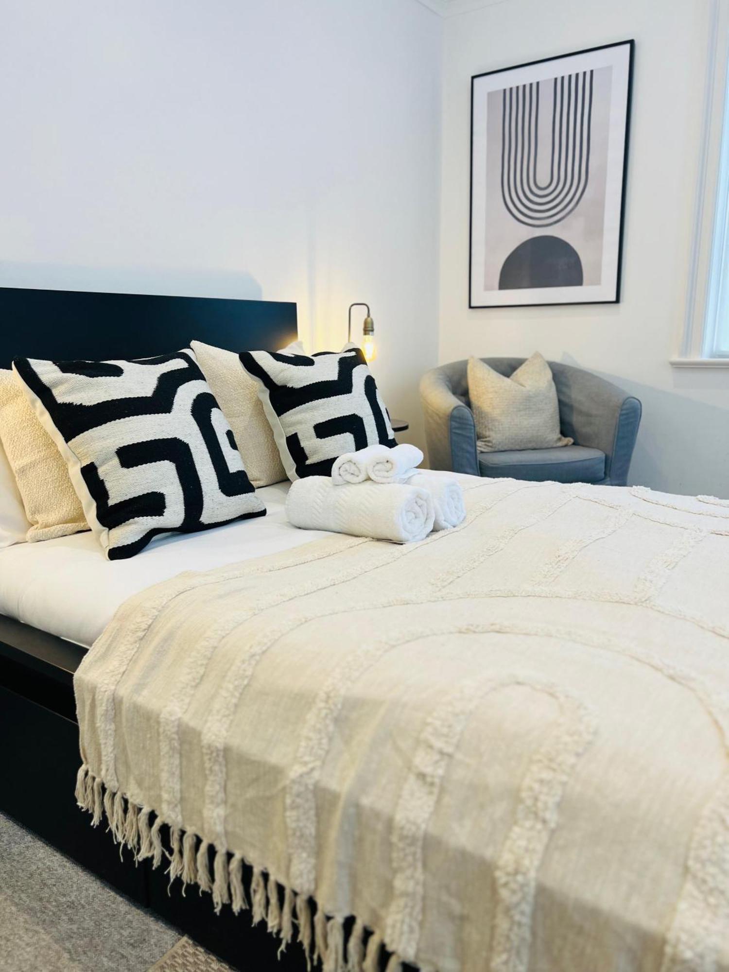 Apartment Stylish Flat Steps From Oxford Street! London