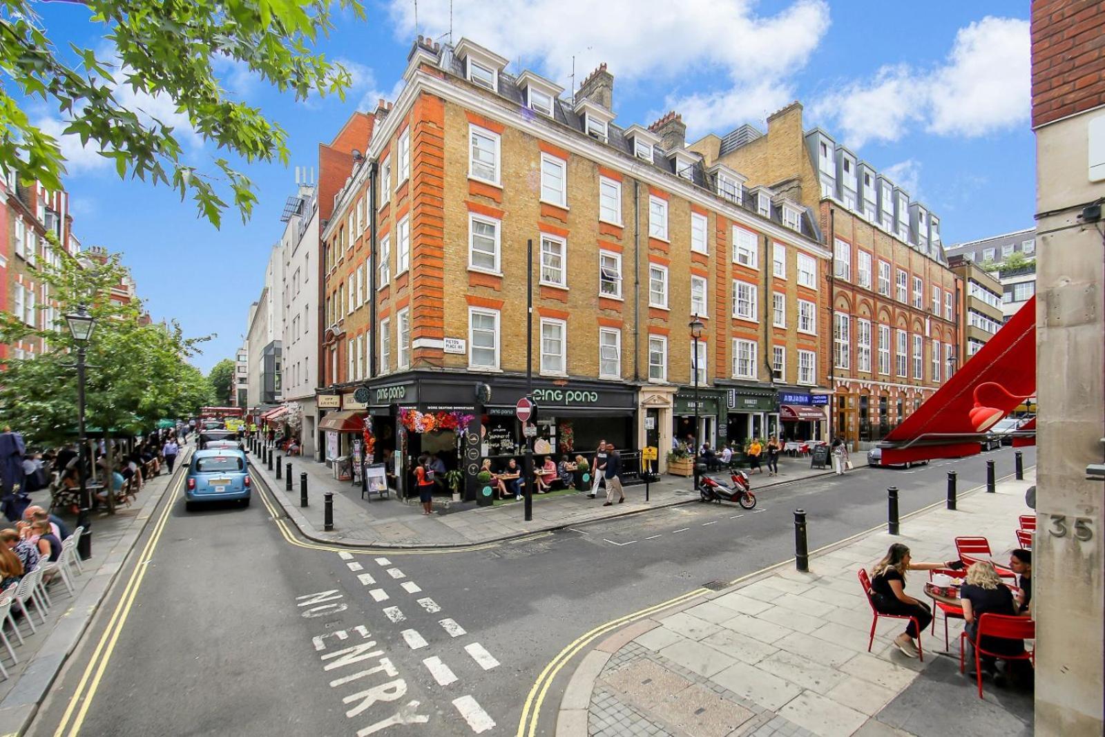 Stylish Flat Steps From Oxford Street! Apartment London