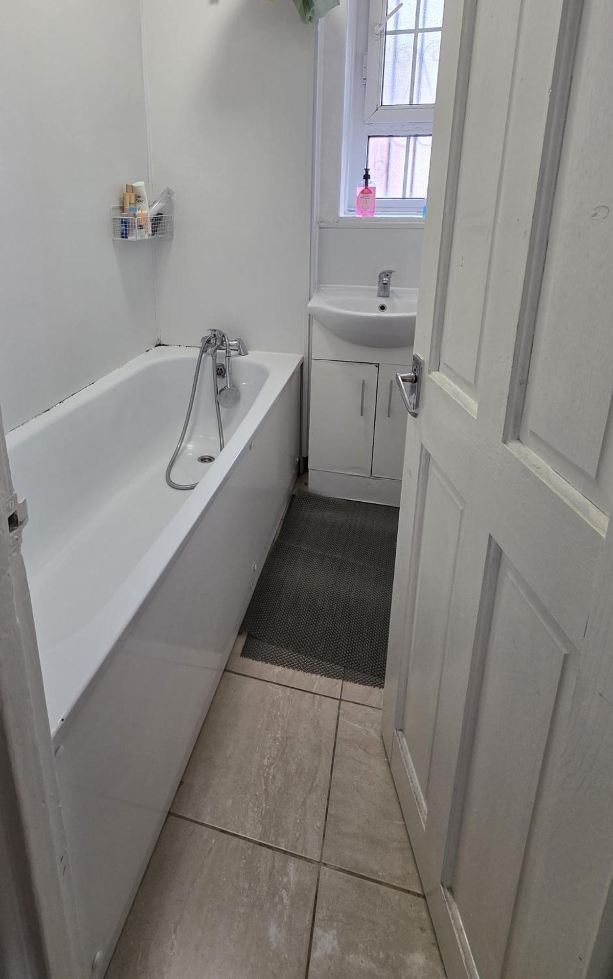 Apartment Budget Grey House *