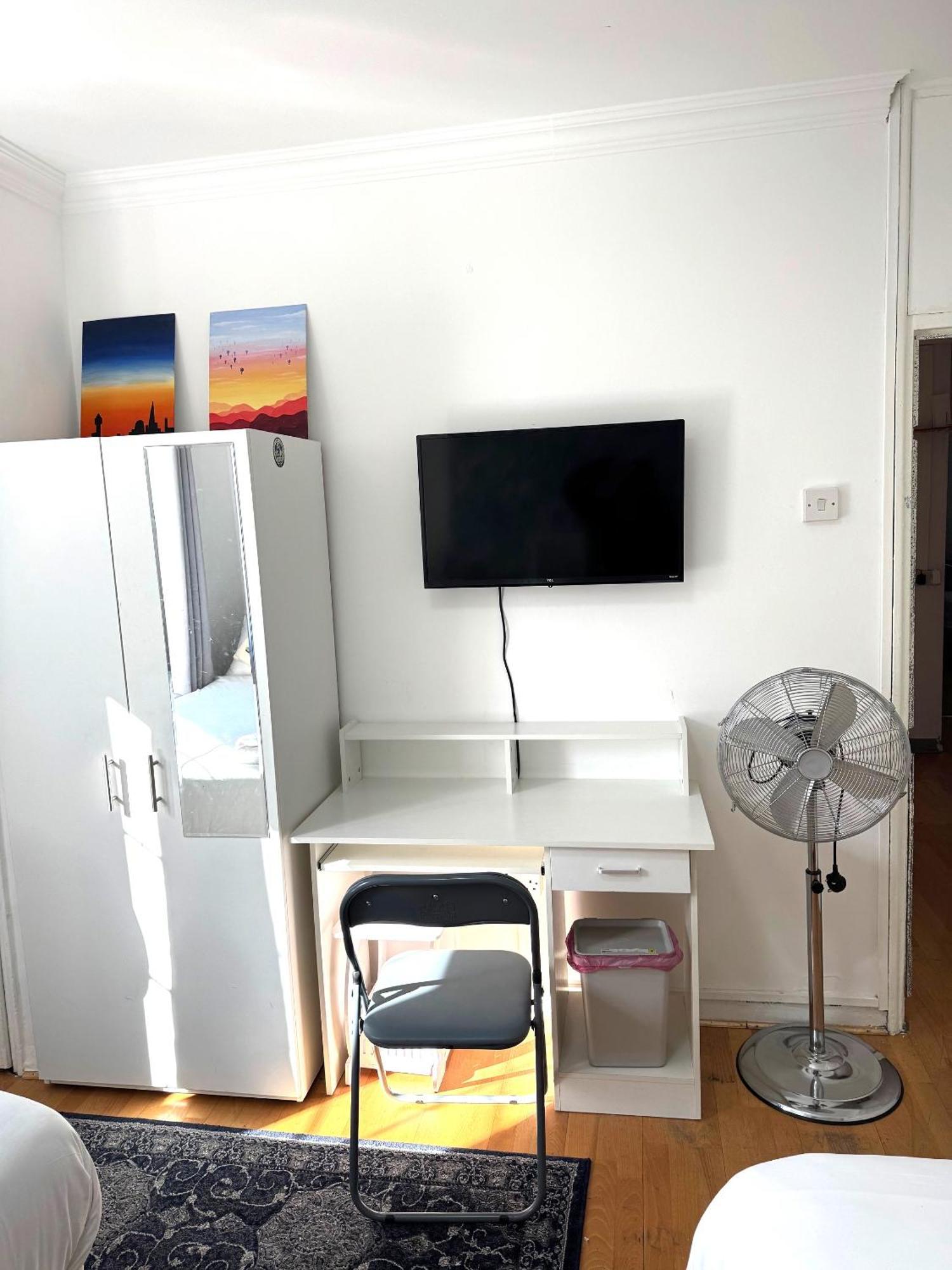 Budget Grey House *