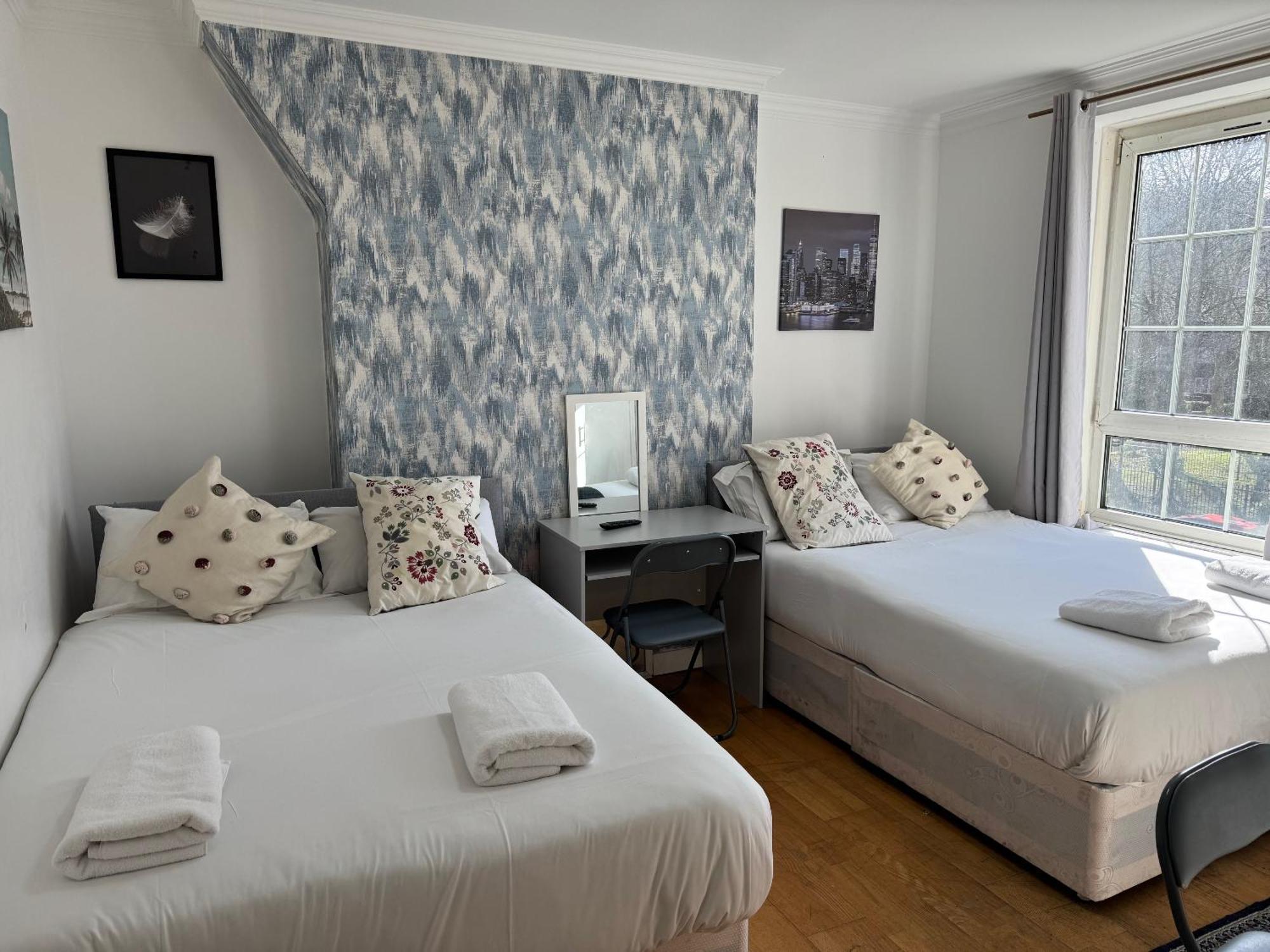 Apartment Budget Grey House *