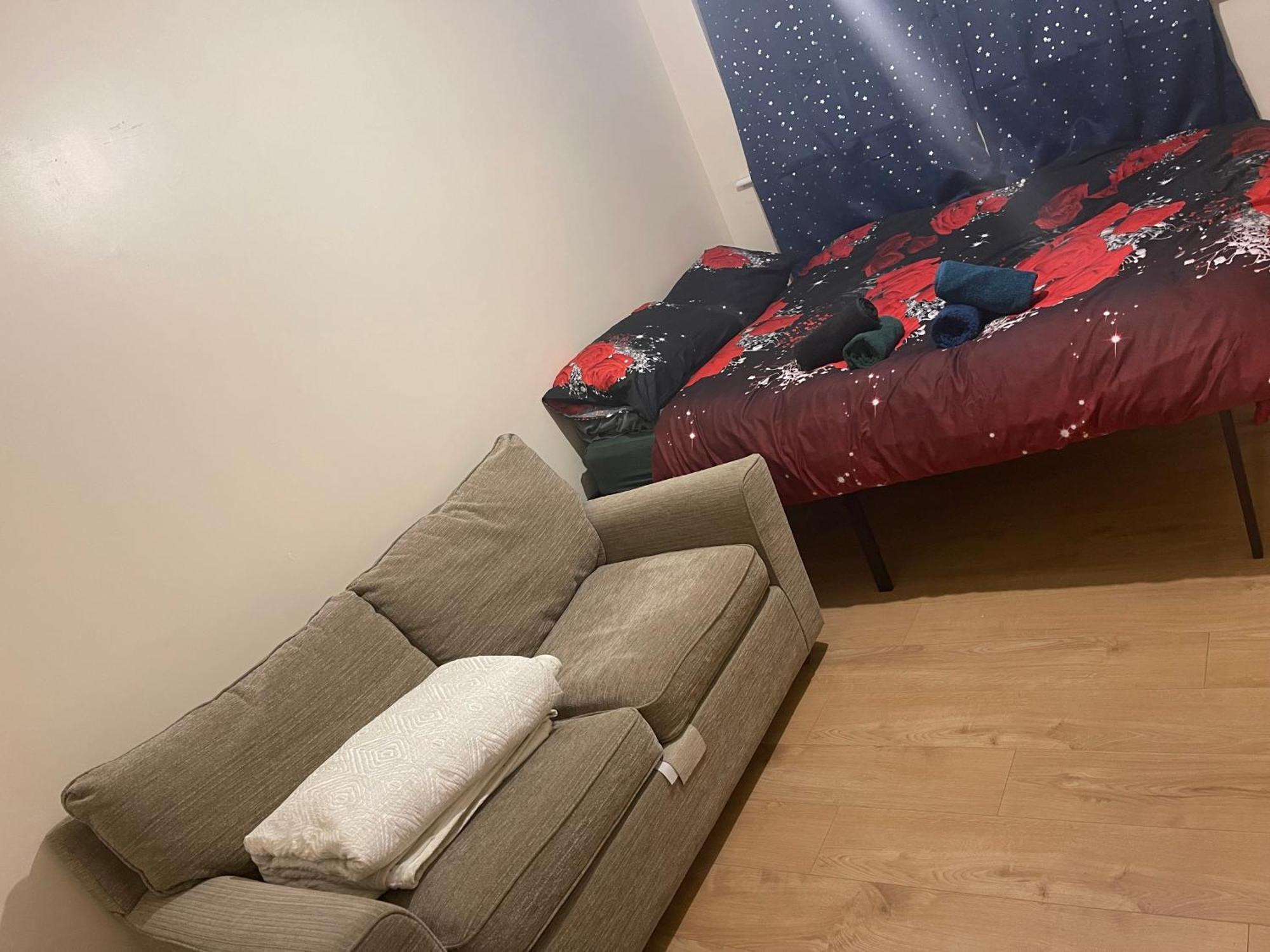 4 Beds Sleeps 15 Near Lcy Airport & Excel London Ferienhaus *