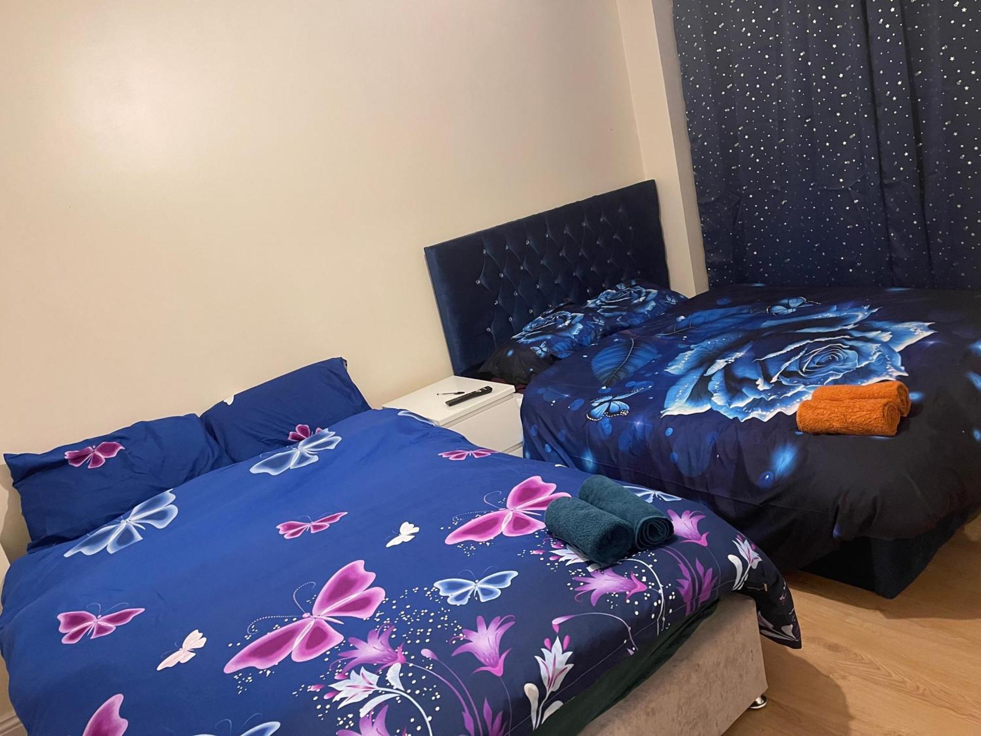 4 Beds Sleeps 15 Near Lcy Airport & Excel London Ferienhaus