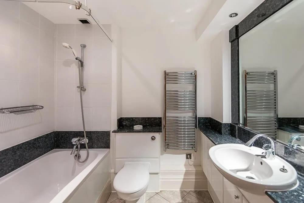 Luxury 2 Bedroom Flat In Chelsea Harbour, Appartement Londres