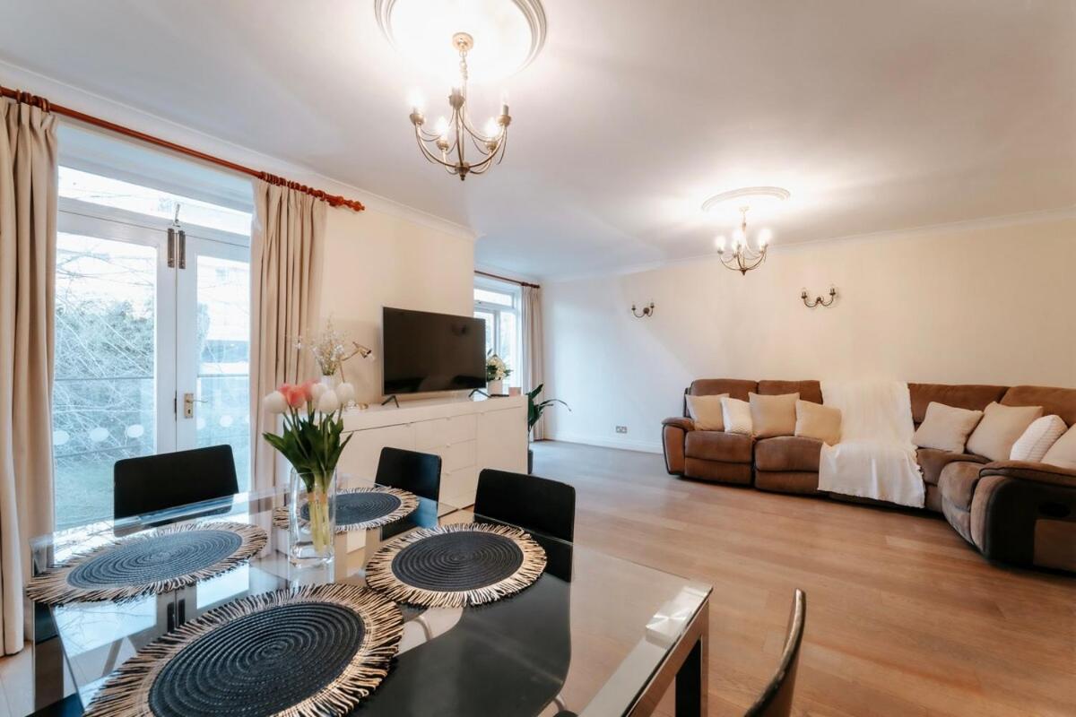 Fantastic 2bdr Free Car Parking * London