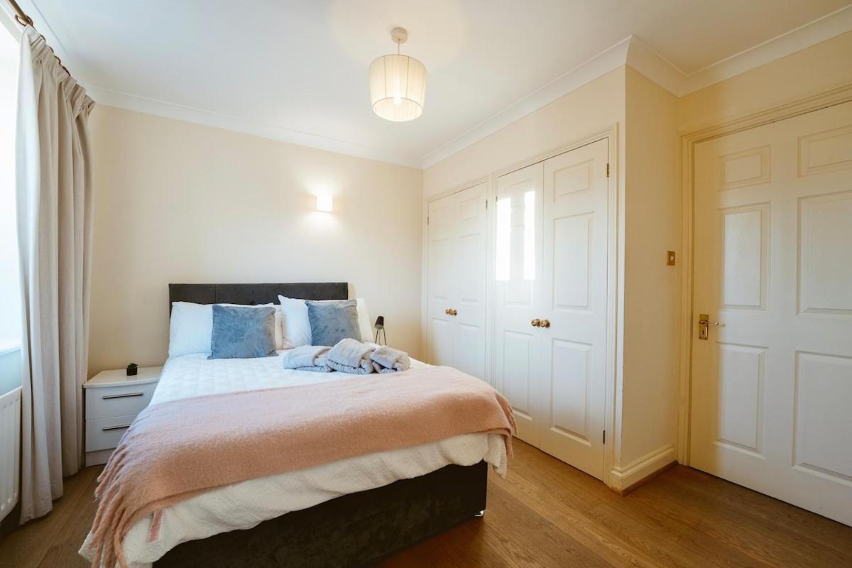Fantastic 2bdr Free Car Parking Apartment *