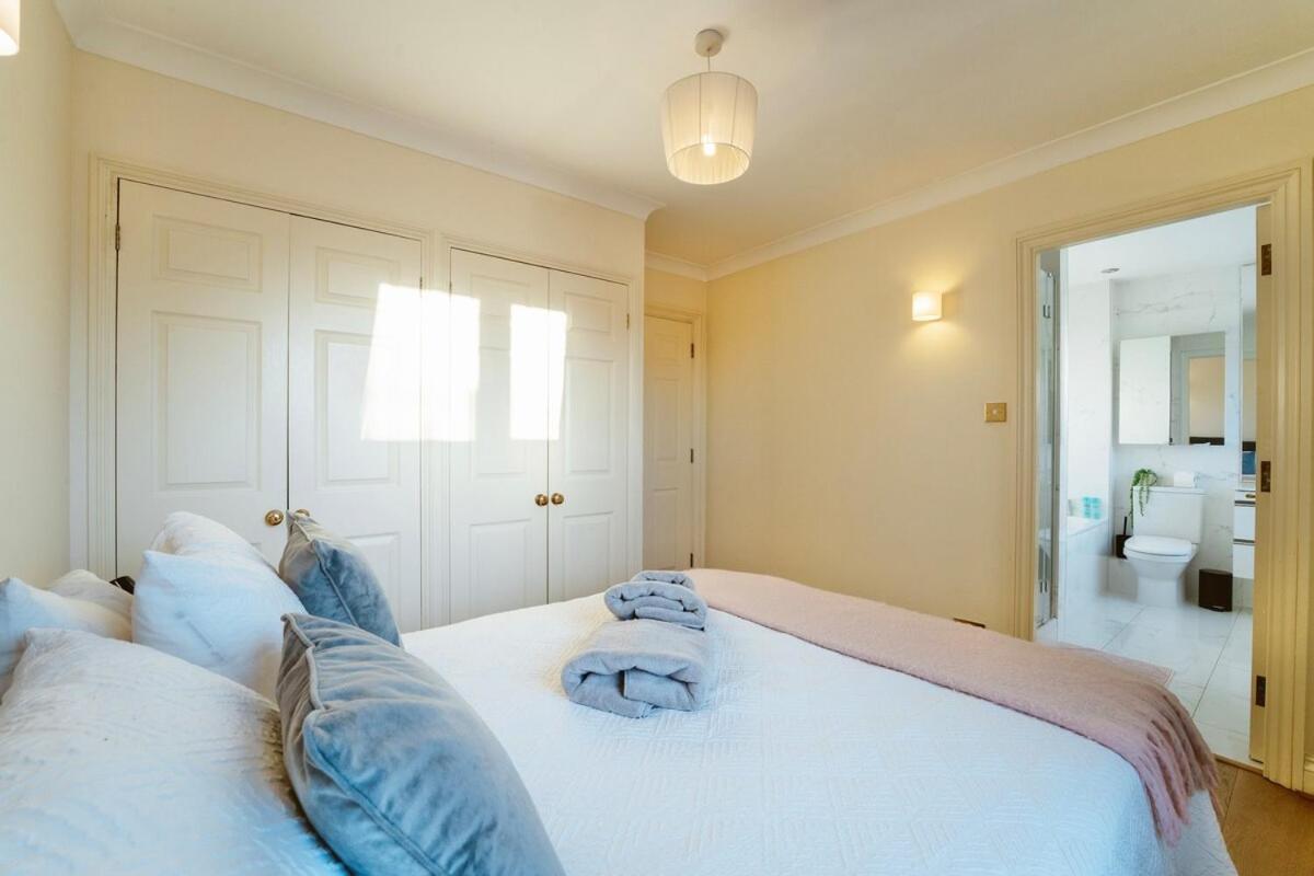 Fantastic 2bdr Free Car Parking * London