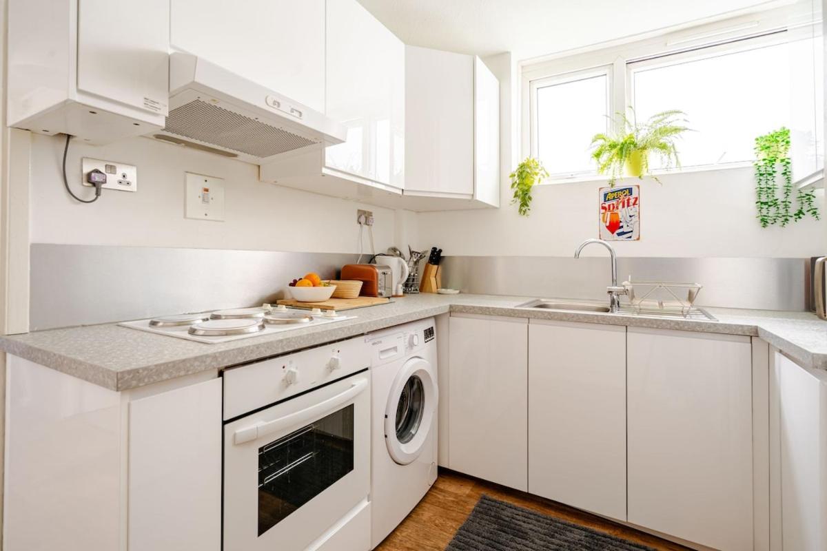 Skyline Loft Life In Old Street Up To 6 People! * Londra