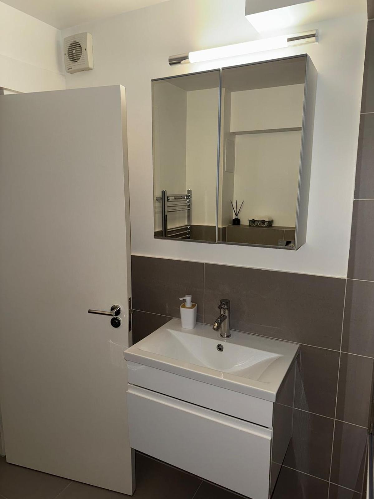 Stylish 1 Bed Flat In Dalston Junction London