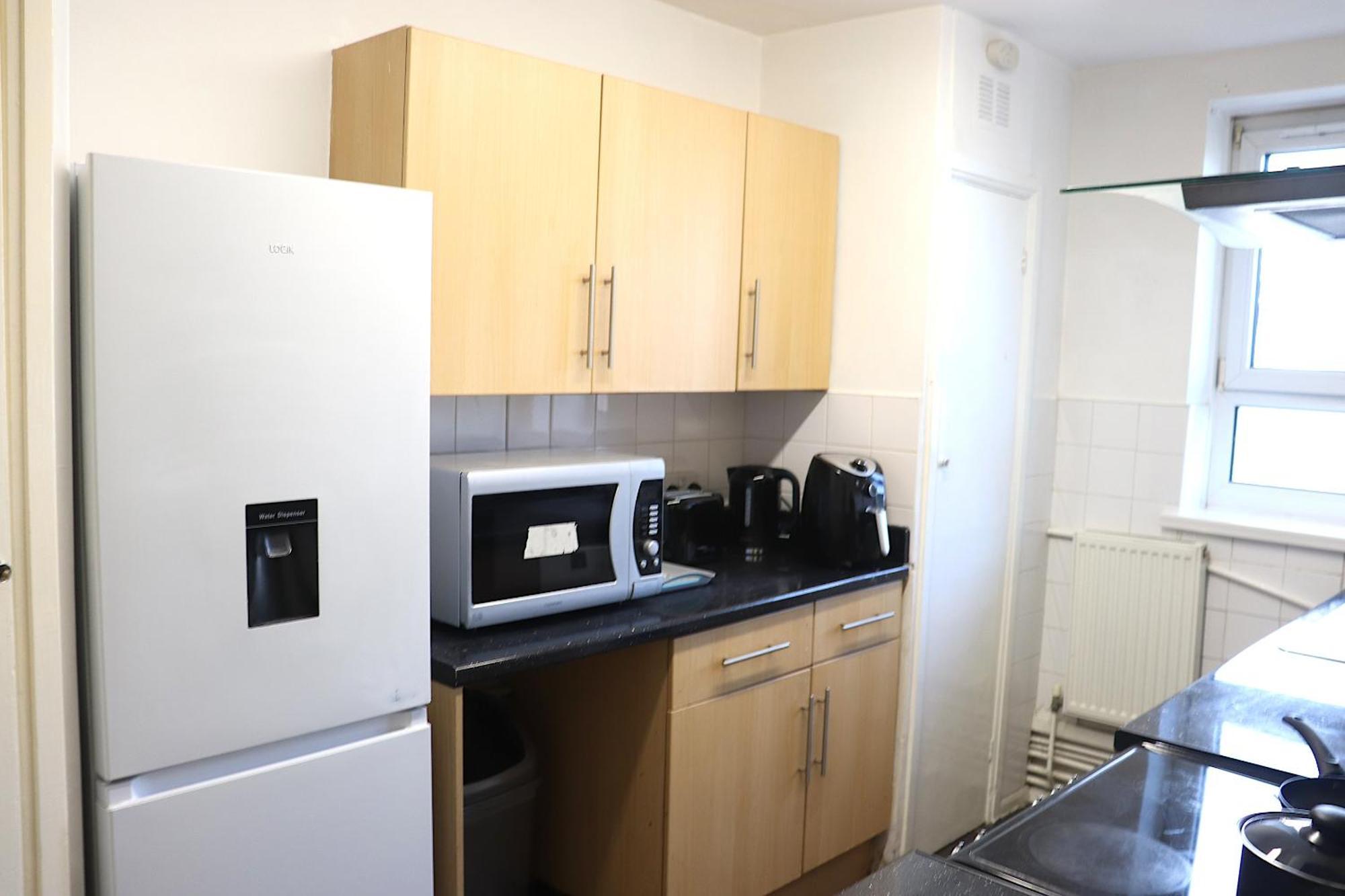 2-bedroom Apartment- Bermondsey Leilighet London