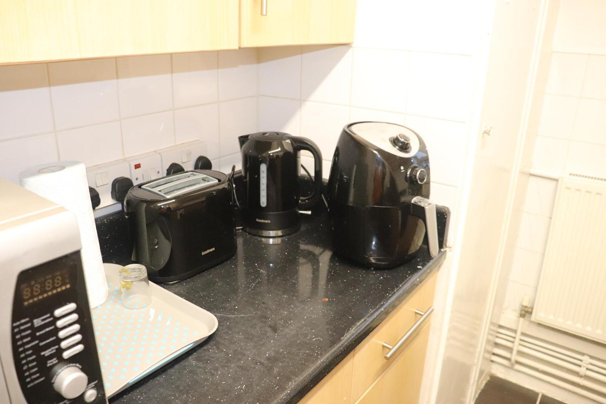 2-bedroom Apartment- Bermondsey Leilighet London