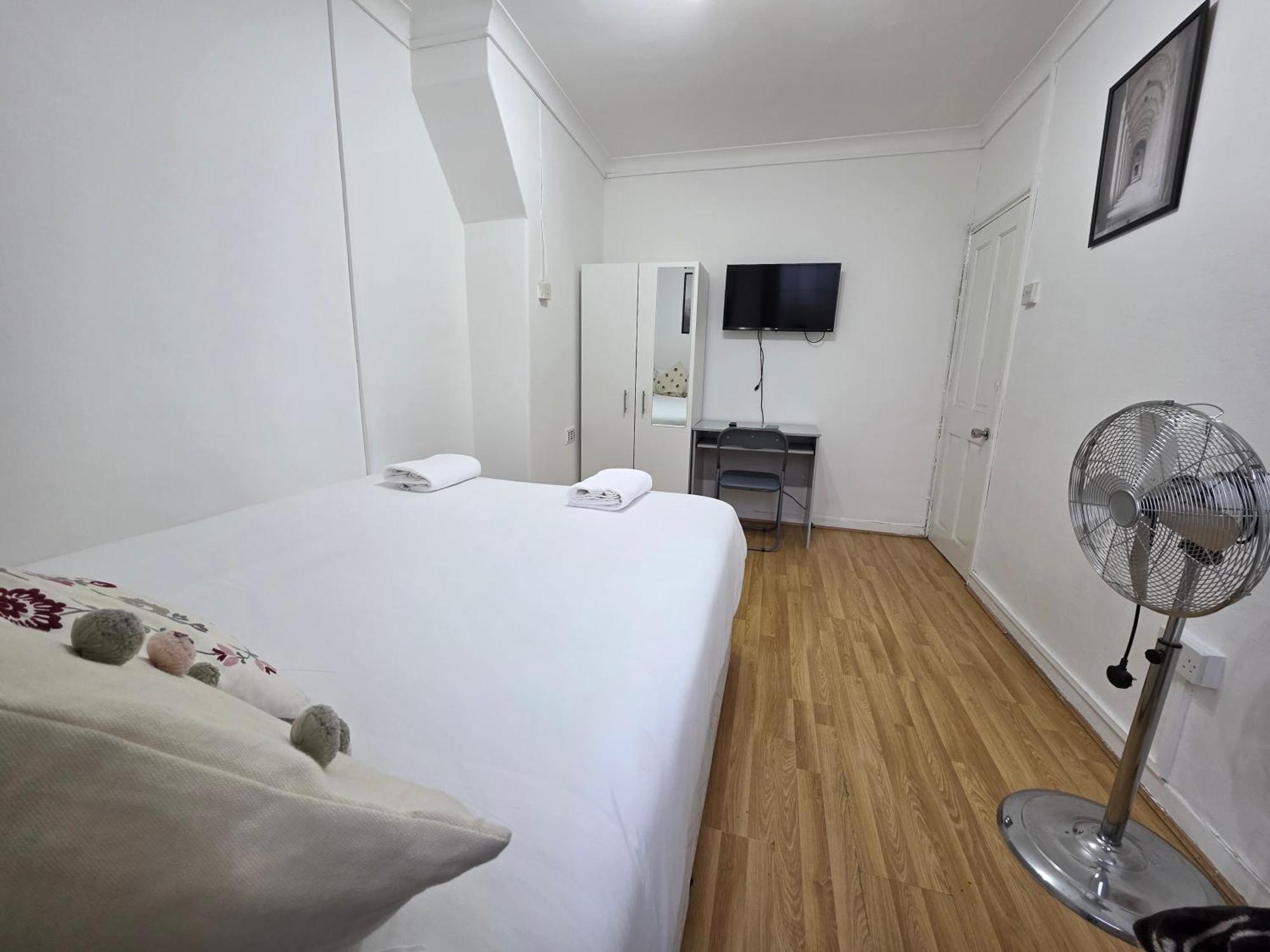 Apartment Budget Grey House *