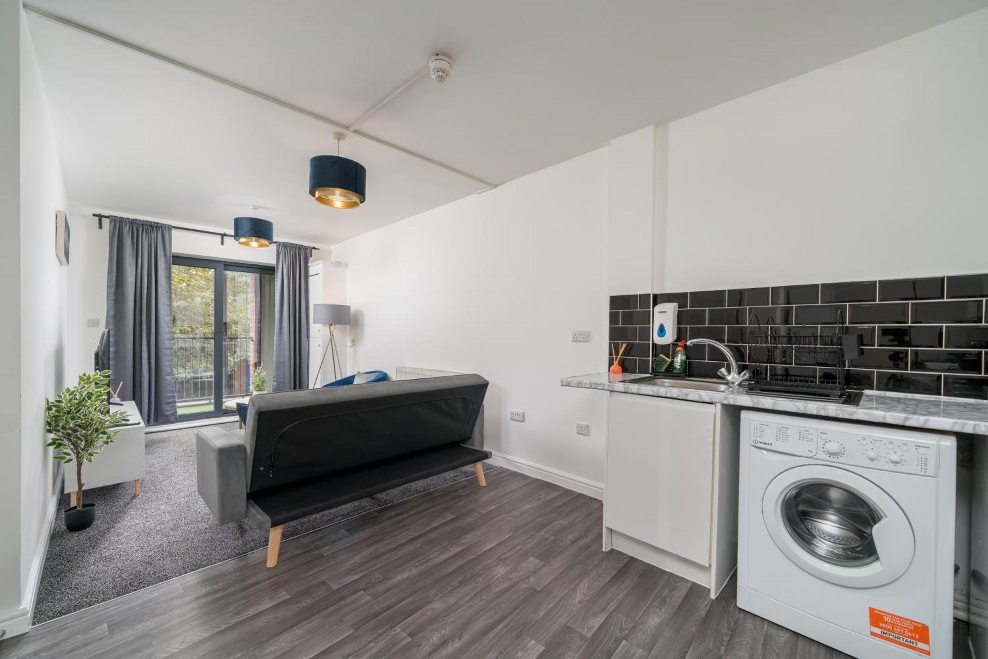 2br Near Canning Town Stn Balcony Location Appartement Londen