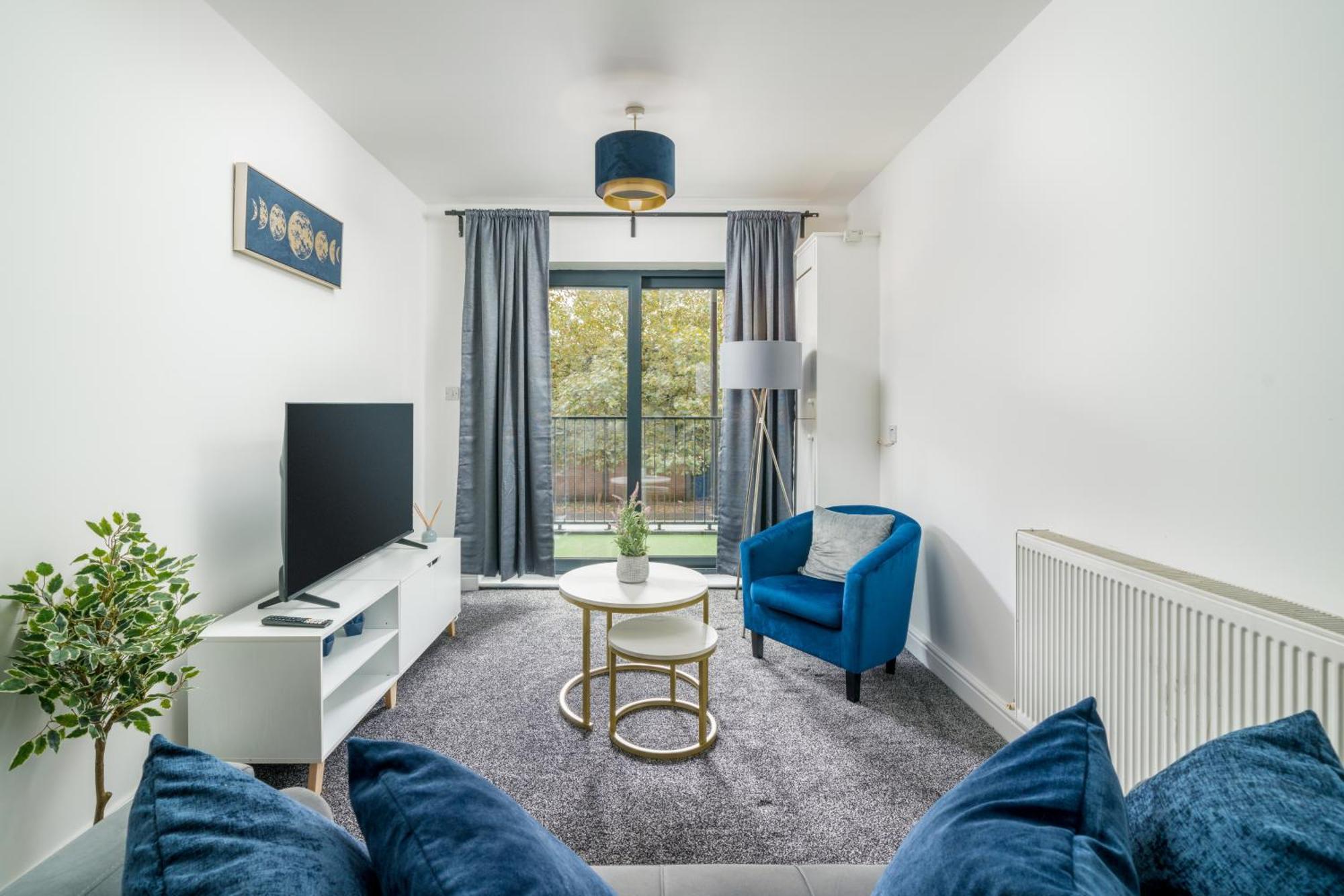 2br Near Canning Town Stn Balcony Location Appartement Londen