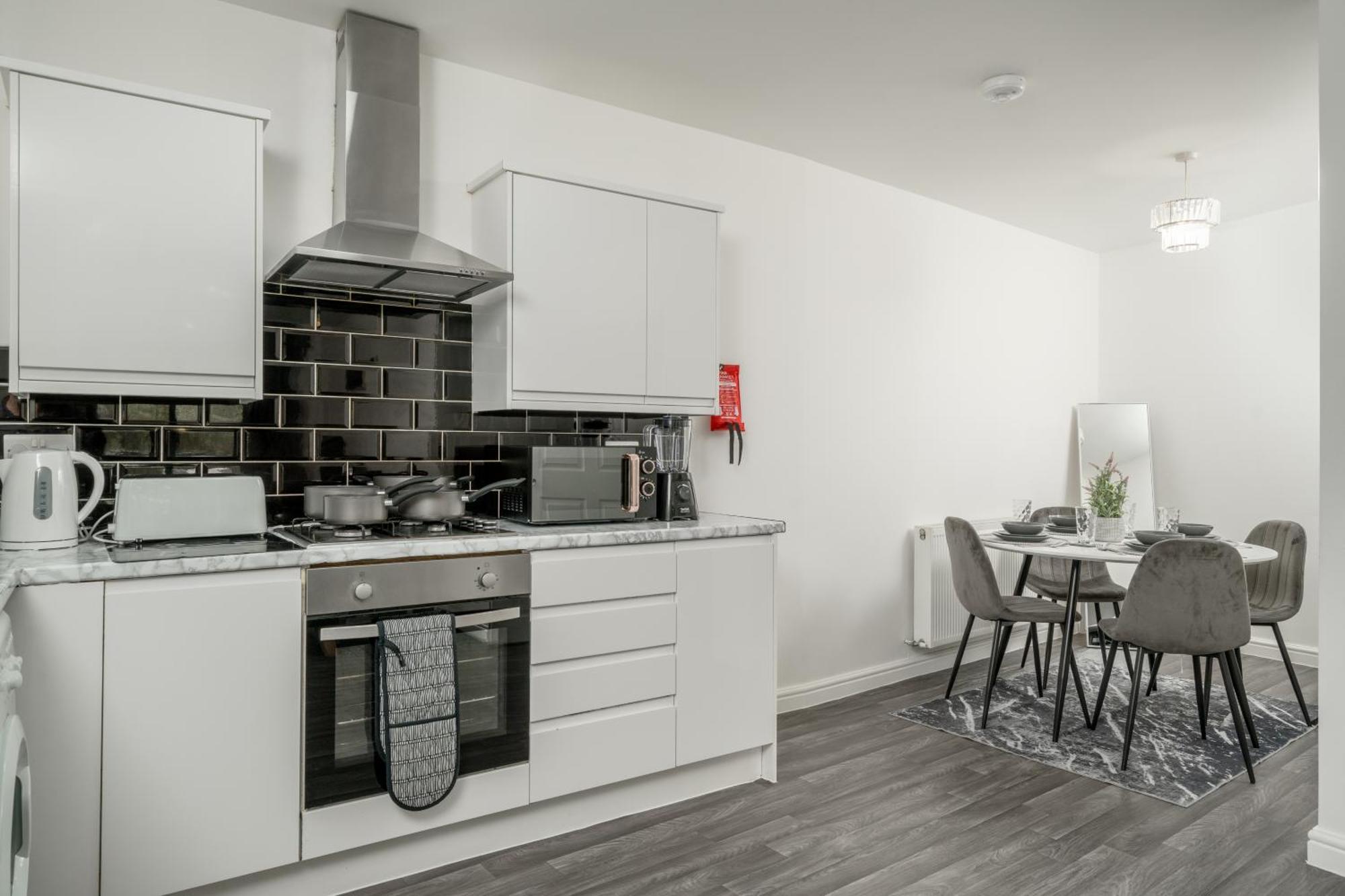2br Near Canning Town Stn Balcony Location *