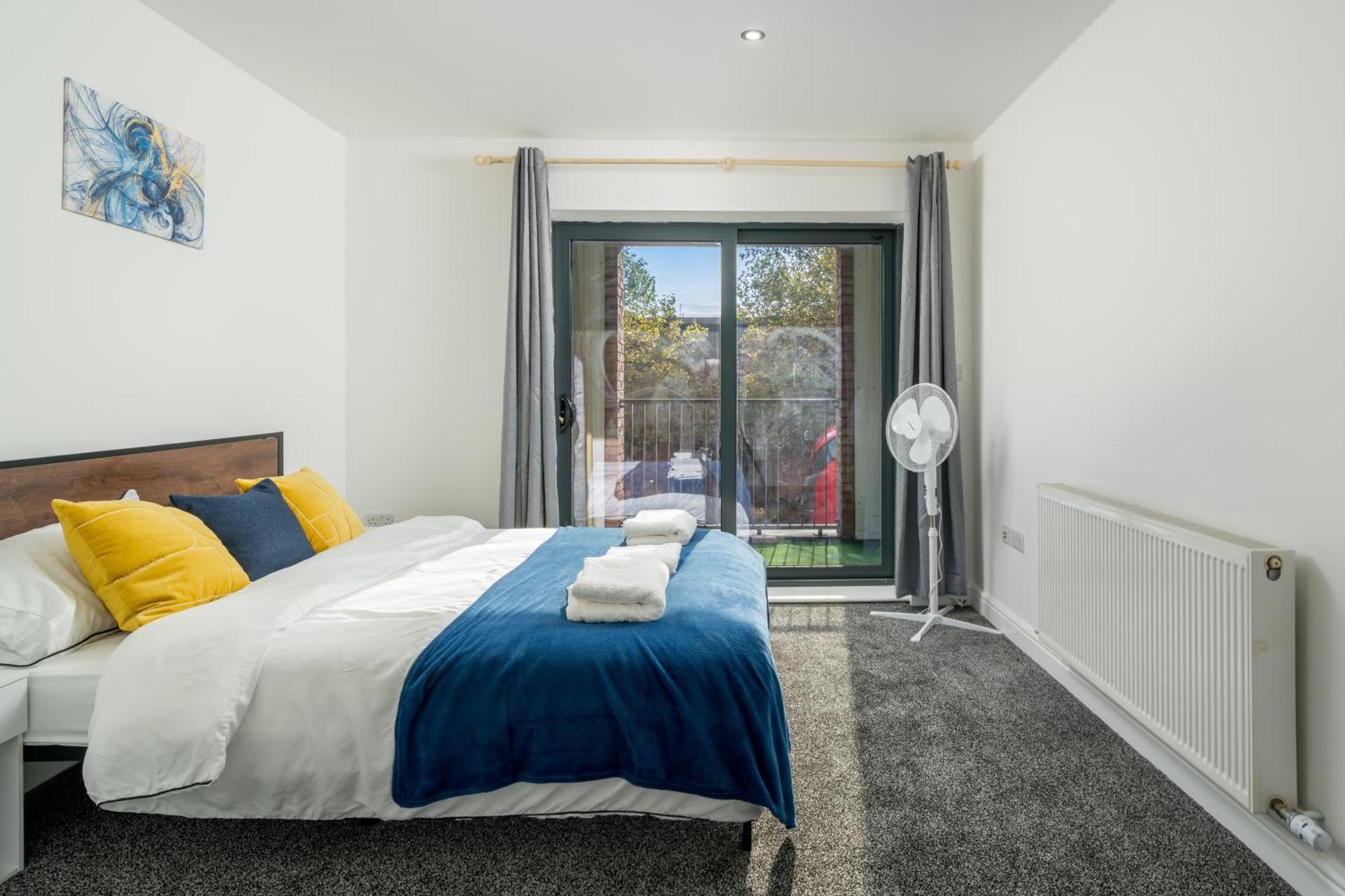 2br Near Canning Town Stn Balcony Location *