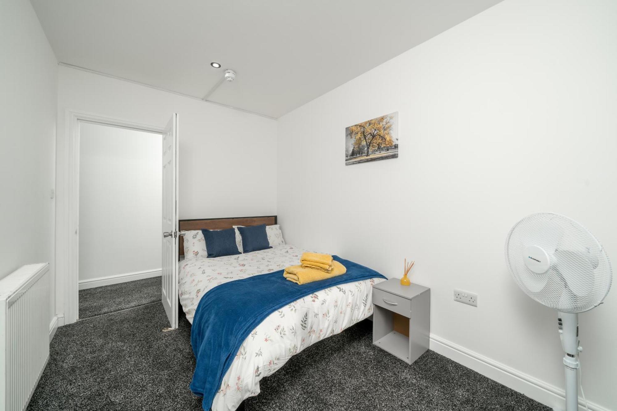 2br Near Canning Town Stn Balcony Location * Londen
