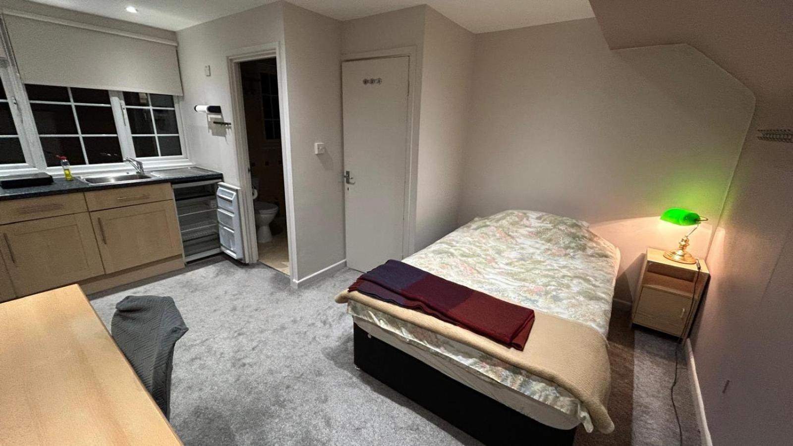 En-suite In Family House With Dog-white City, Westfield Londra