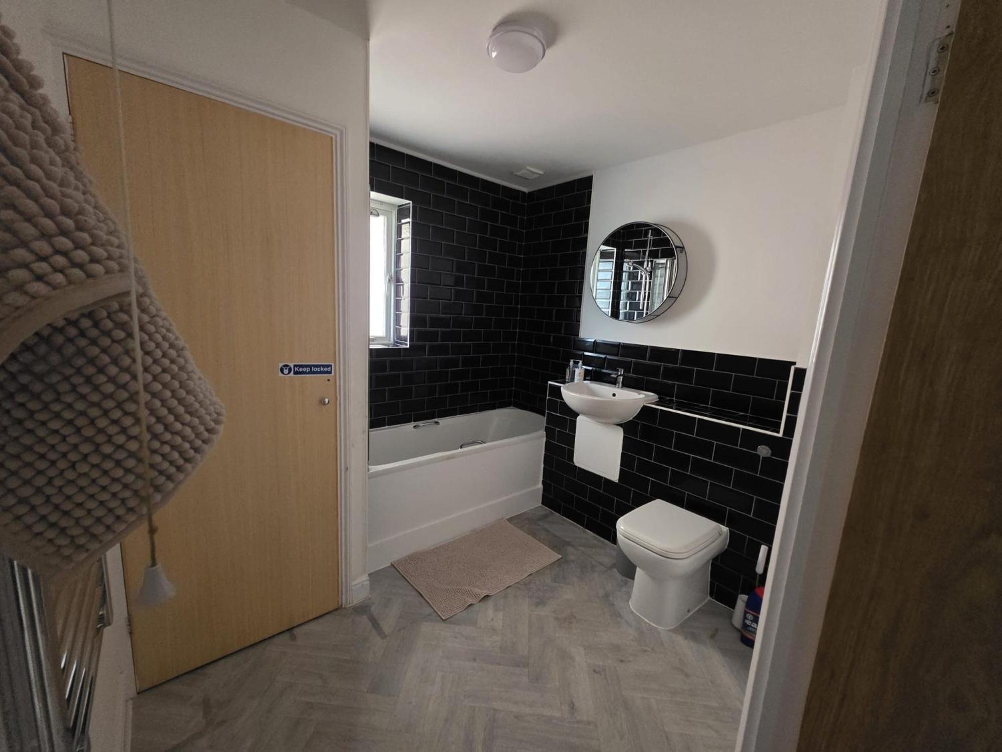 Lejlighed Comfortable 2-bed Flat, Free Parking, Near Excel *