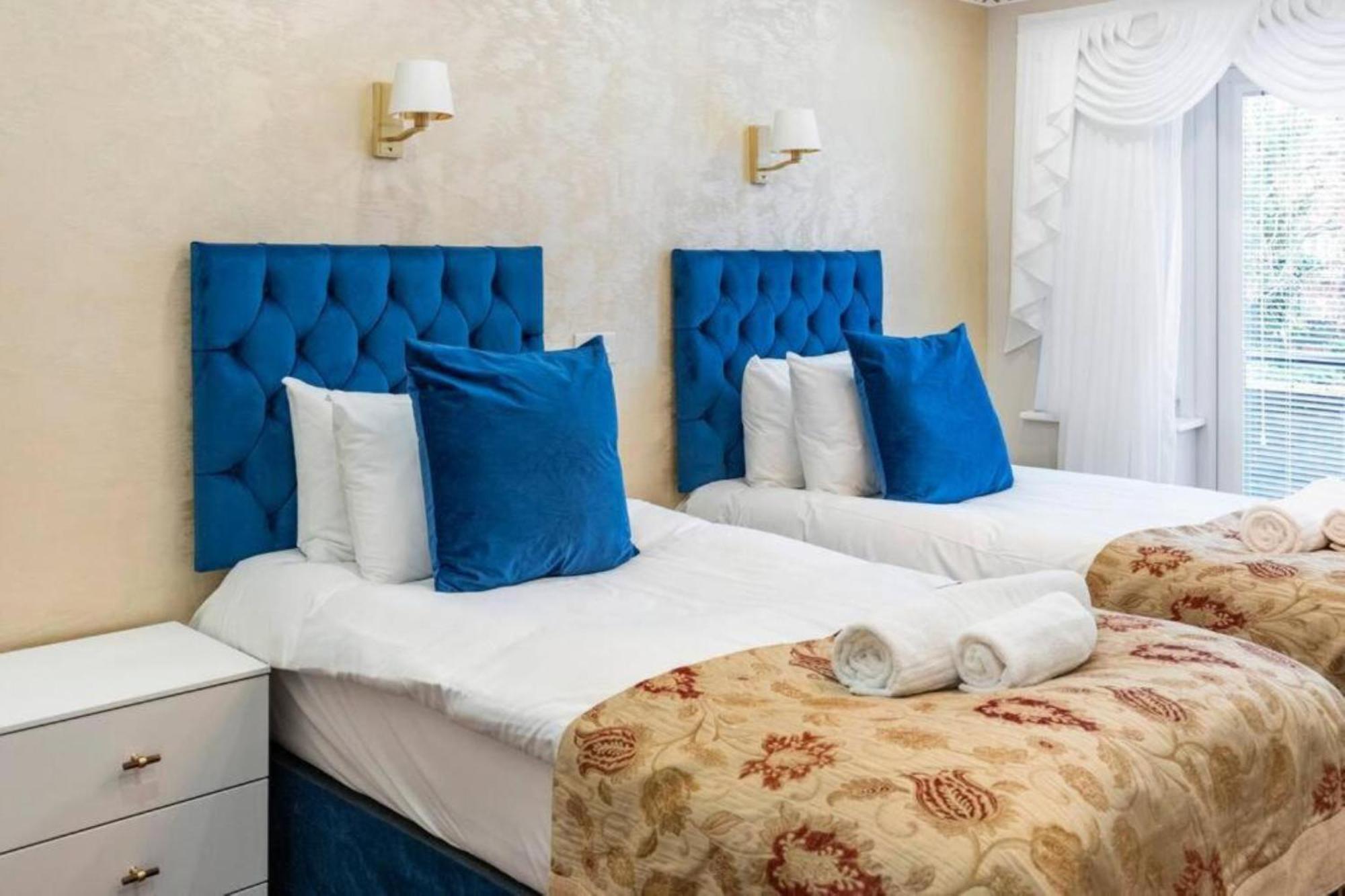 Metro Majesty 5-bedroom Gem In South Tottenham * Londen