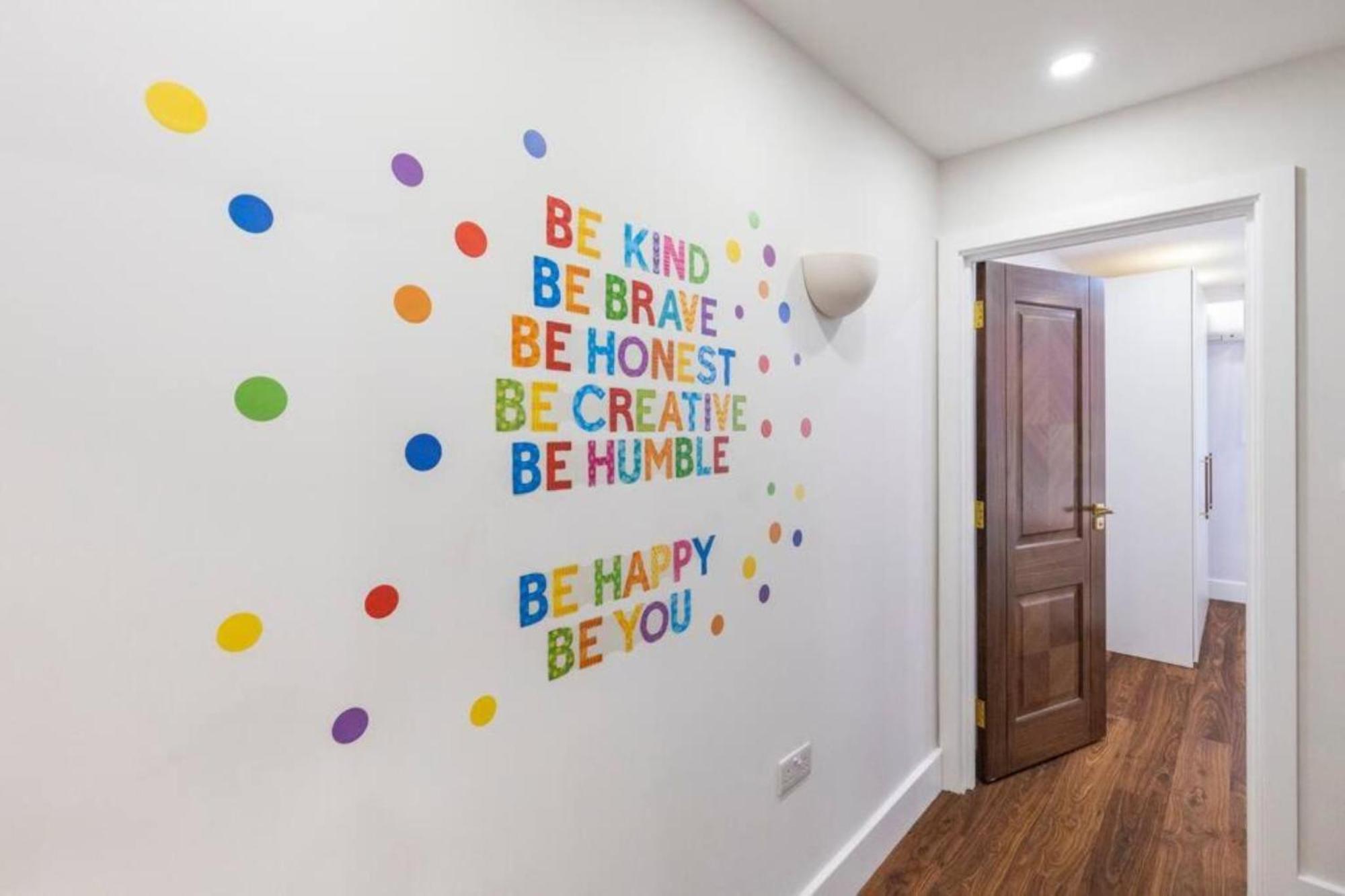 Metro Majesty 5-bedroom Gem In South Tottenham Lejlighed *