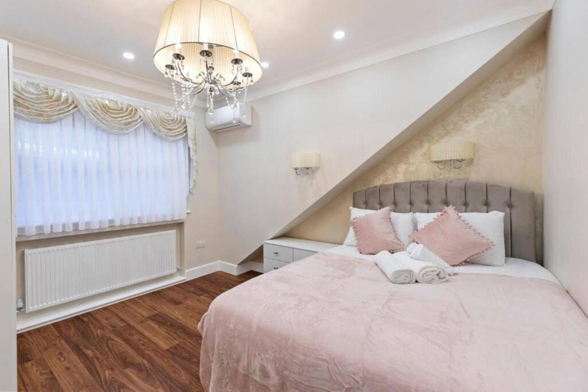 Lejlighed Metro Majesty 5-bedroom Gem In South Tottenham London