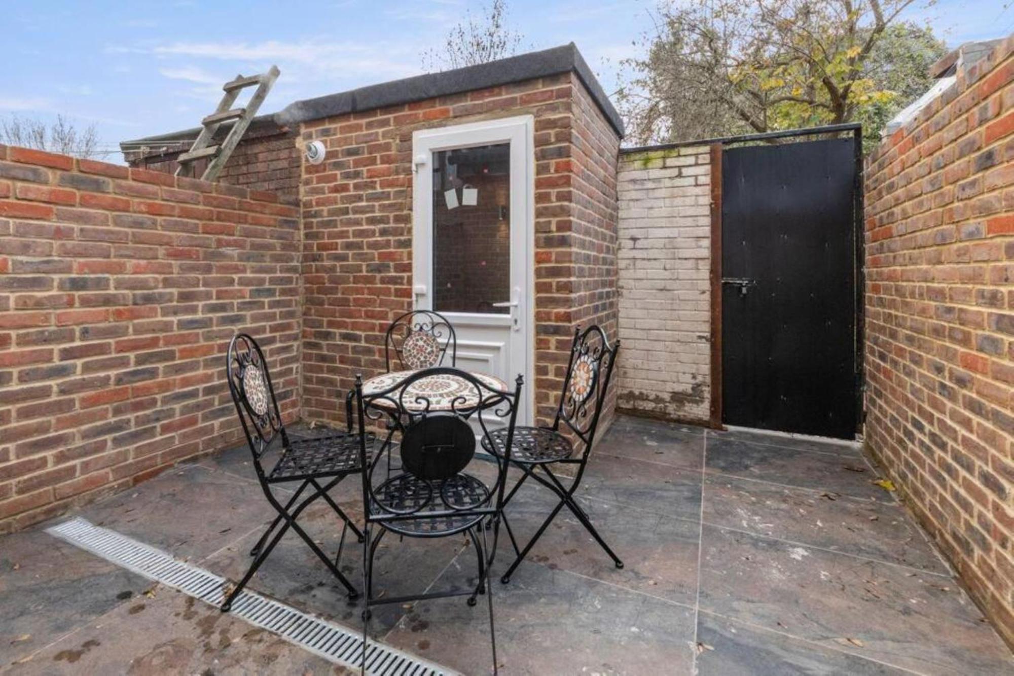 Lejlighed Metro Majesty 5-bedroom Gem In South Tottenham