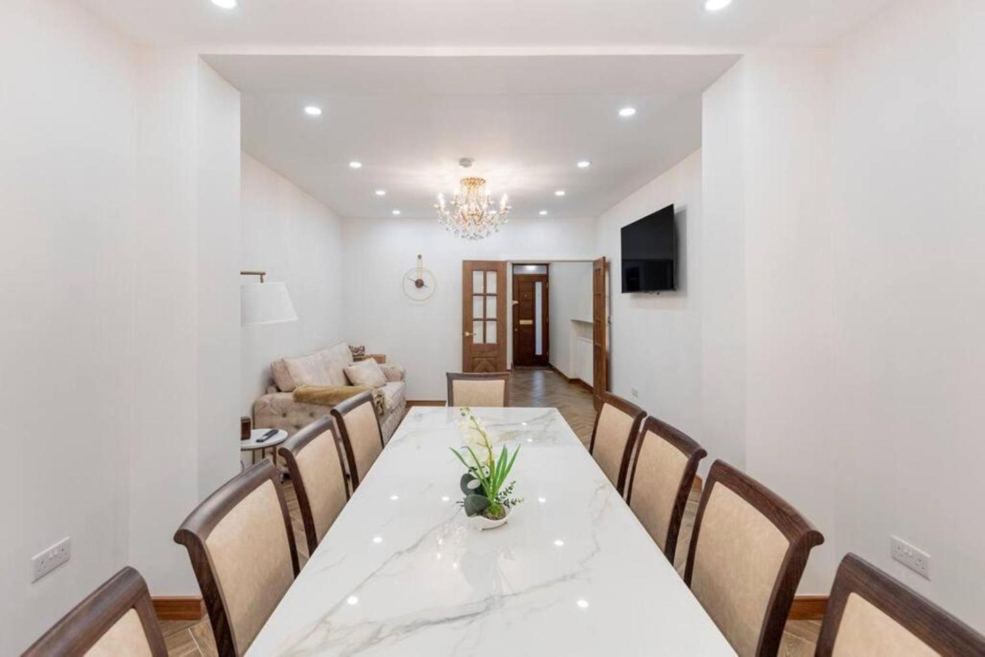 Lejlighed Metro Majesty 5-bedroom Gem In South Tottenham *