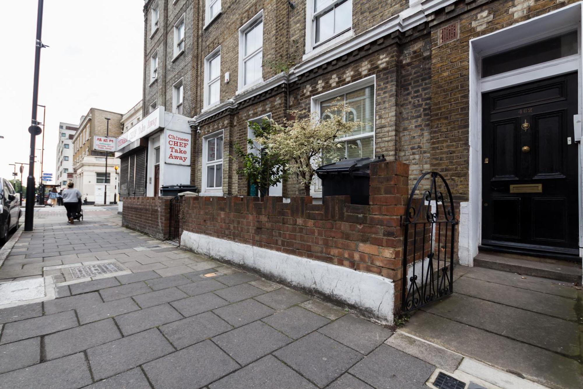 Amazing 1bdr With Private Decked Garden, Fast Wifi Apartment *