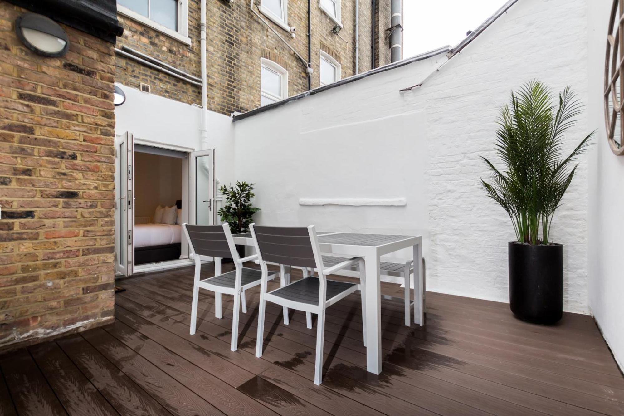 Amazing 1bdr With Private Decked Garden, Fast Wifi