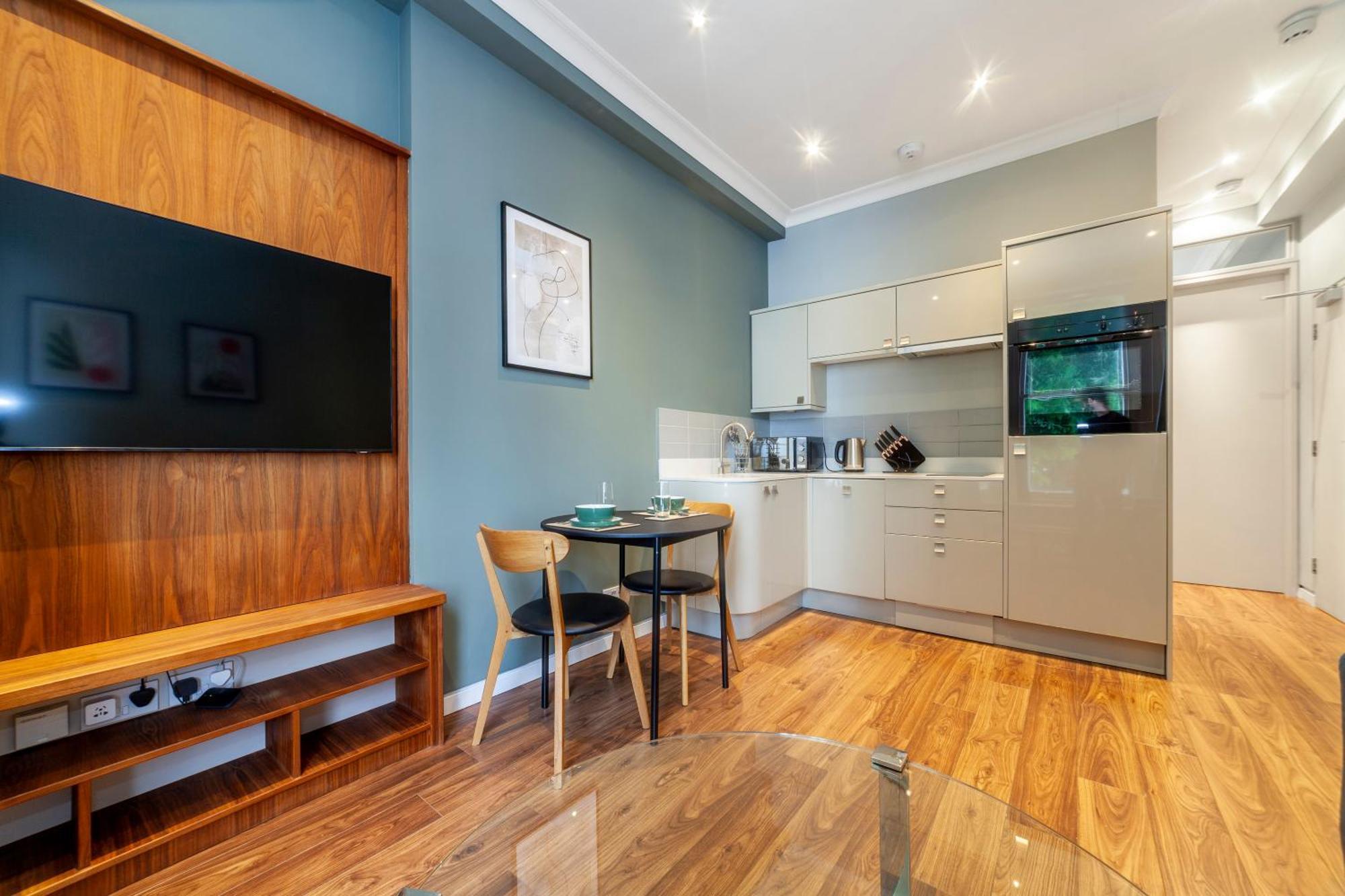 Brilliant 1br Flat, Lakeside Rd, 5 Min To Tube Apartment