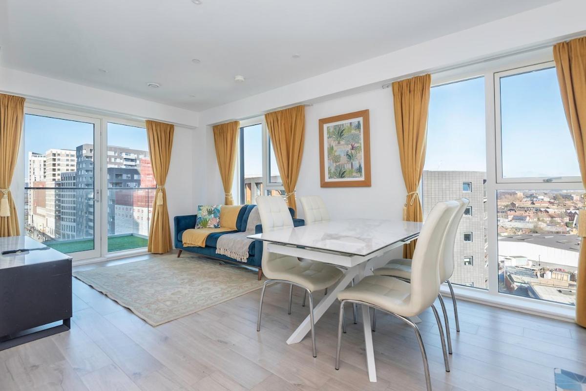Luxury Effra Gardens, Canning Town 6 3bdr 2bth * Londra