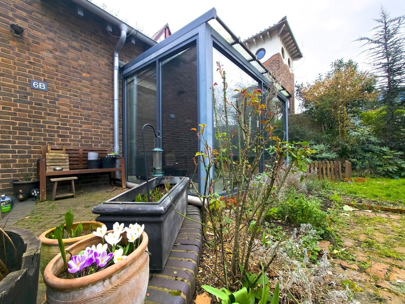 Semesterbostad Spacious With Conservatory Dining Ptk London