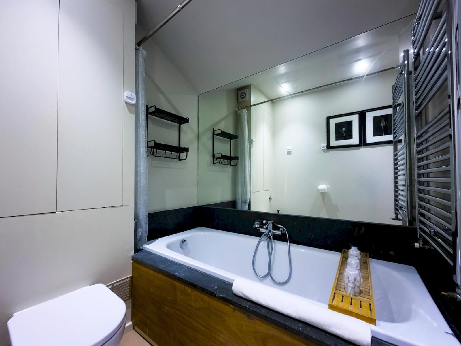 Spacious With Conservatory Dining Ptk Holiday home