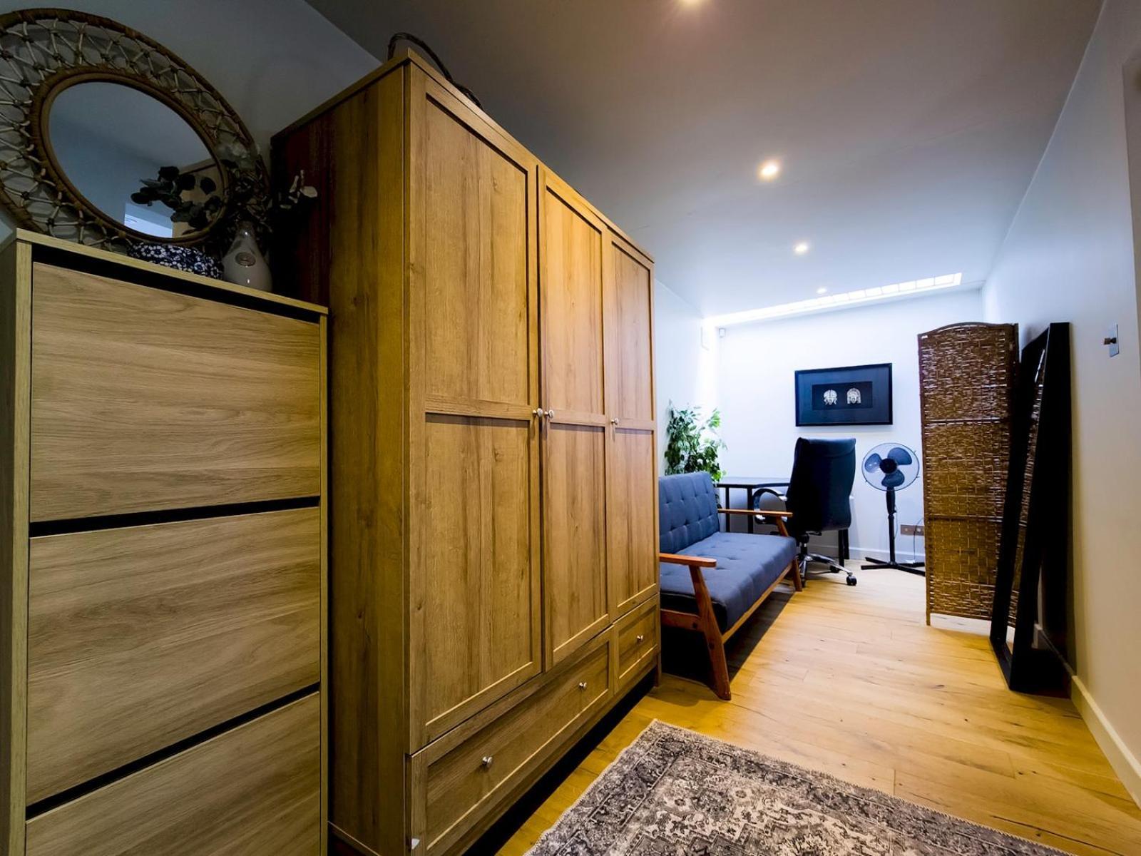 Spacious With Conservatory Dining Ptk Semesterbostad *