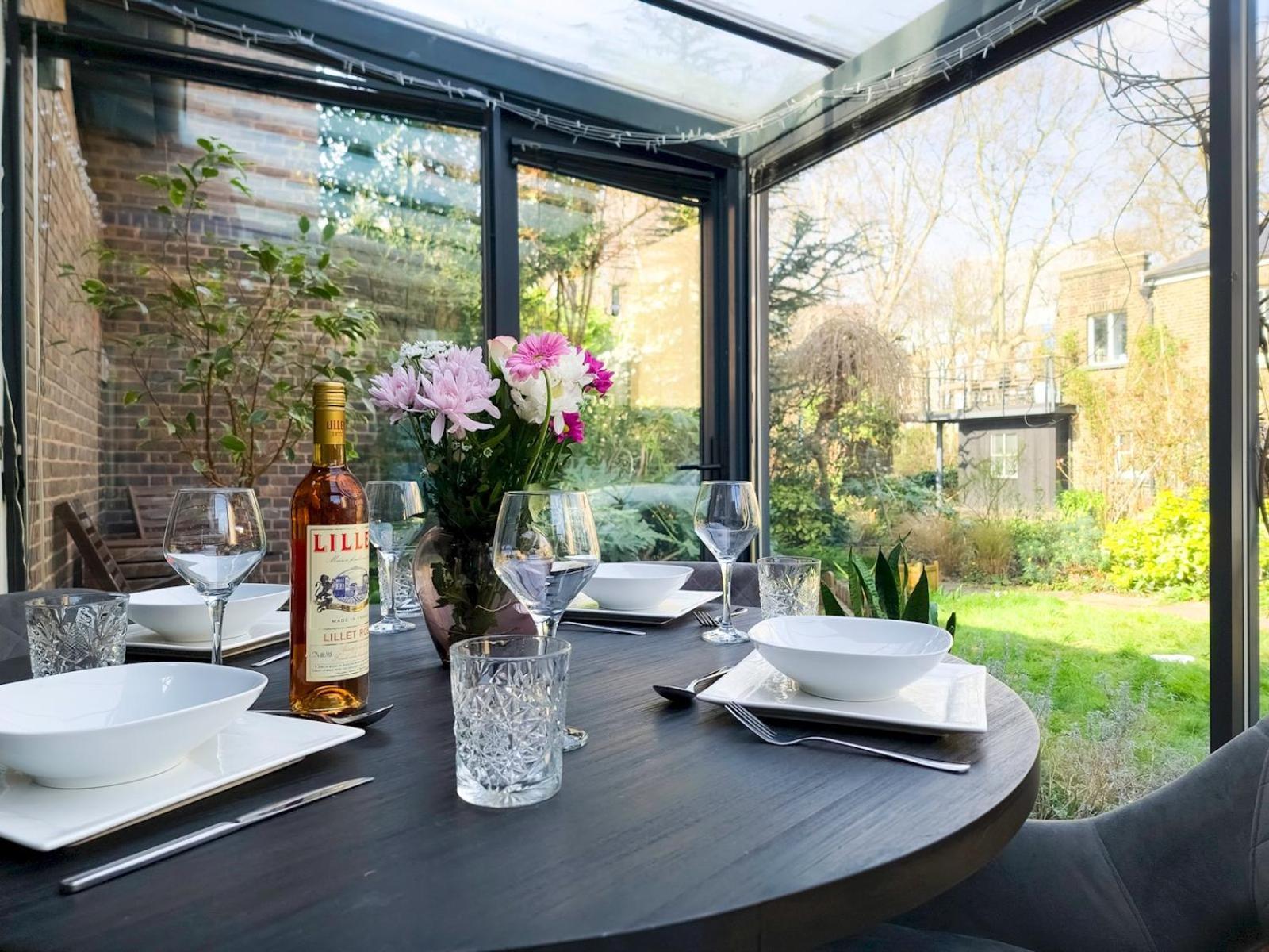 Spacious With Conservatory Dining Ptk Semesterbostad *