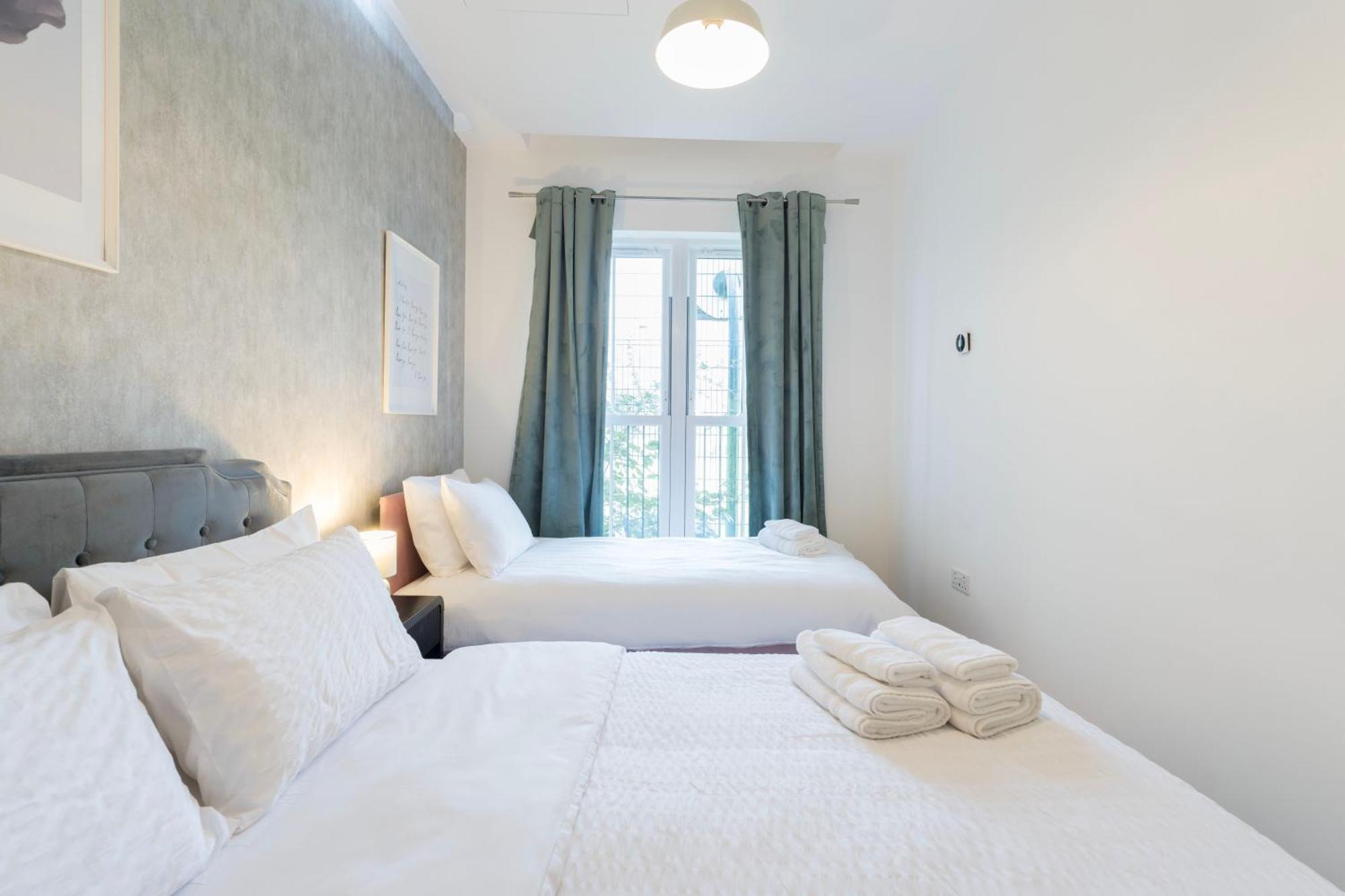 Kilburn By Dc * London