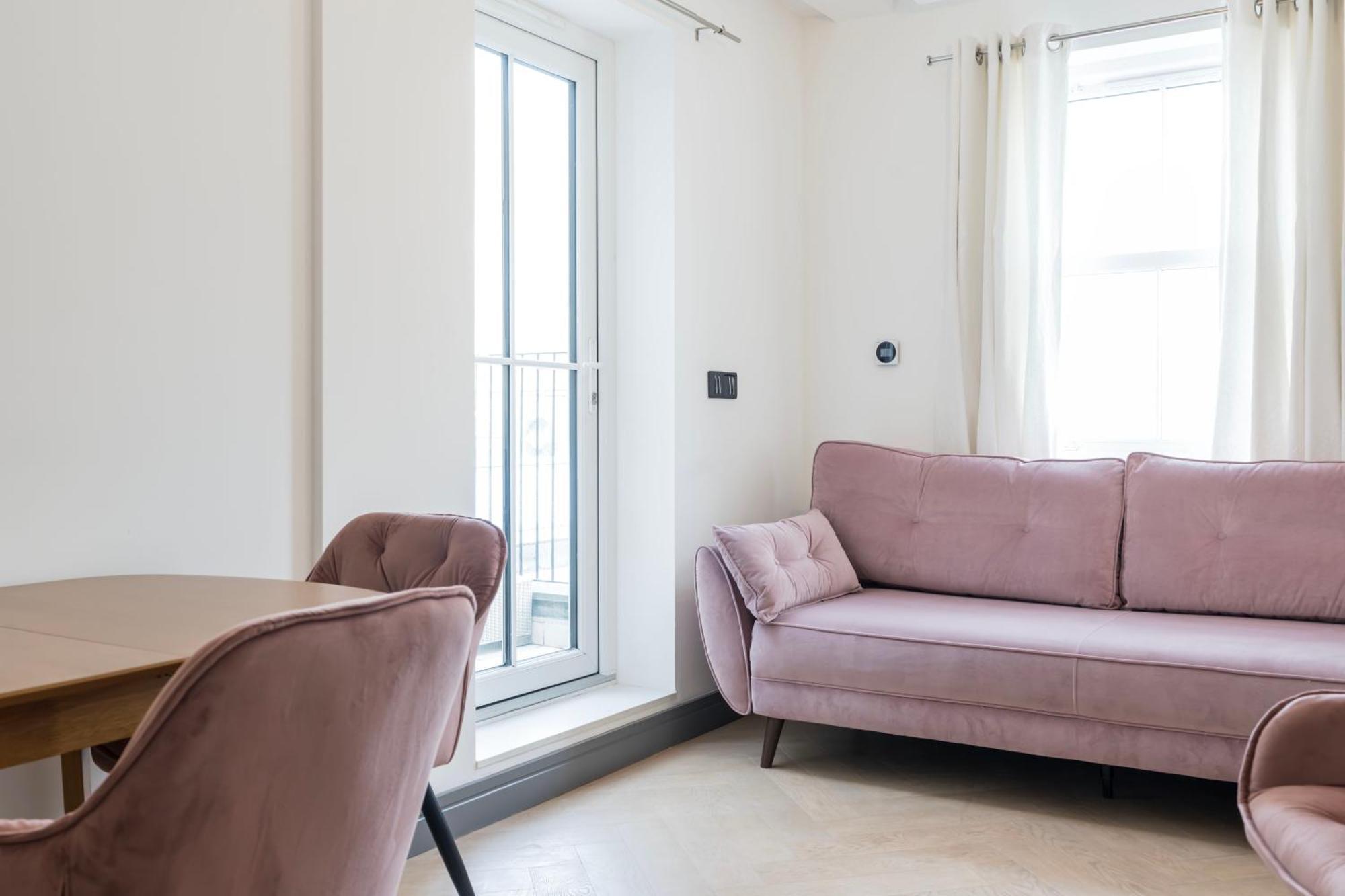 Kilburn By Dc London