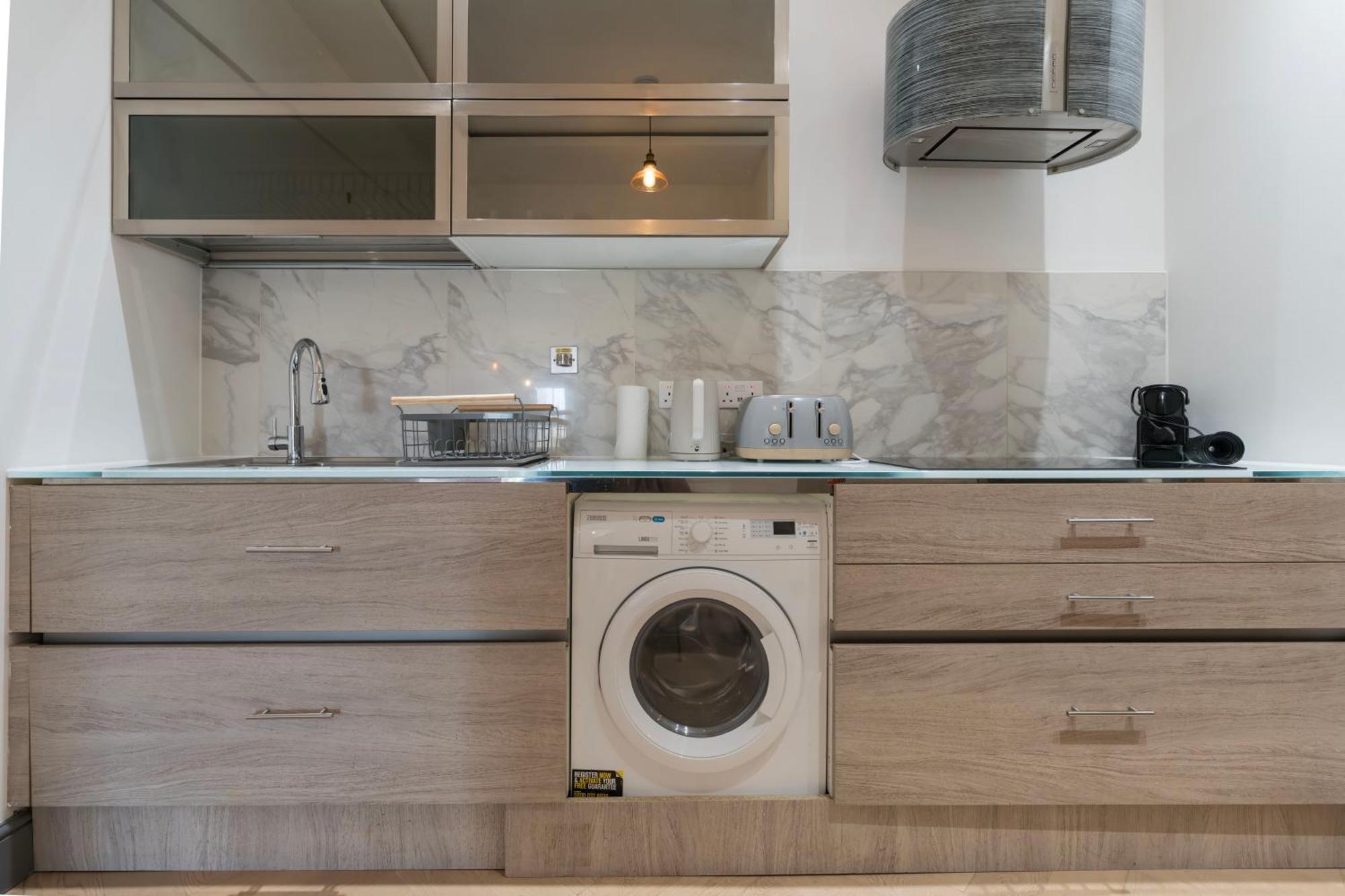 Kilburn By Dc * London