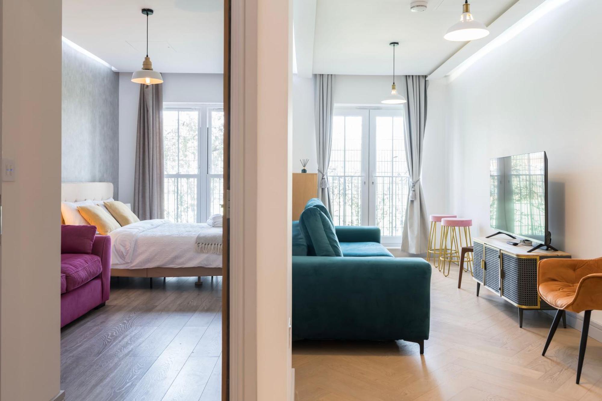 Kilburn By Dc * London