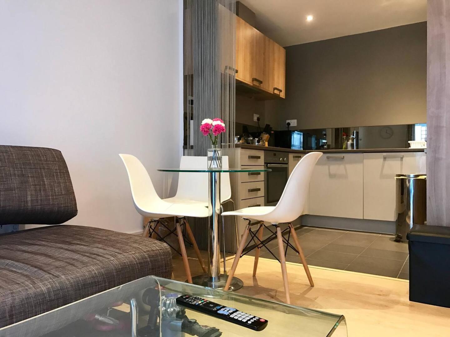 Pass The Keys - King's Cross Modern Flat With Sunny Garden Apartment *